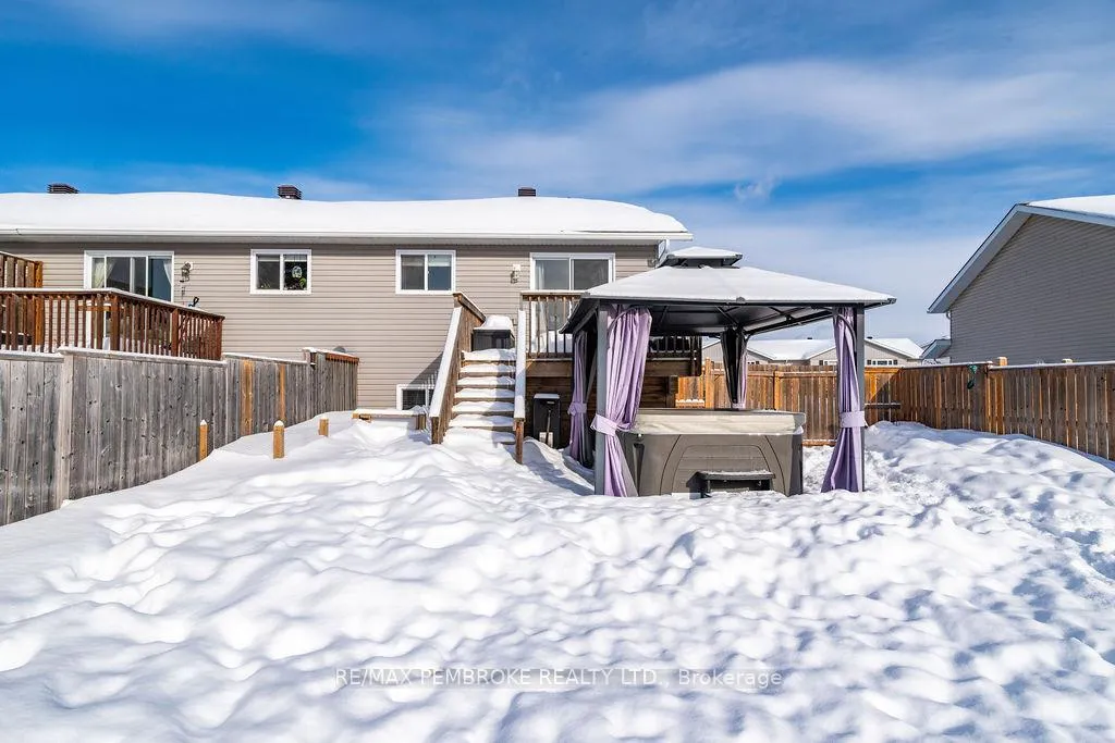 Photo 36 of 11 William Thomas Drive, Petawawa — HOMEH