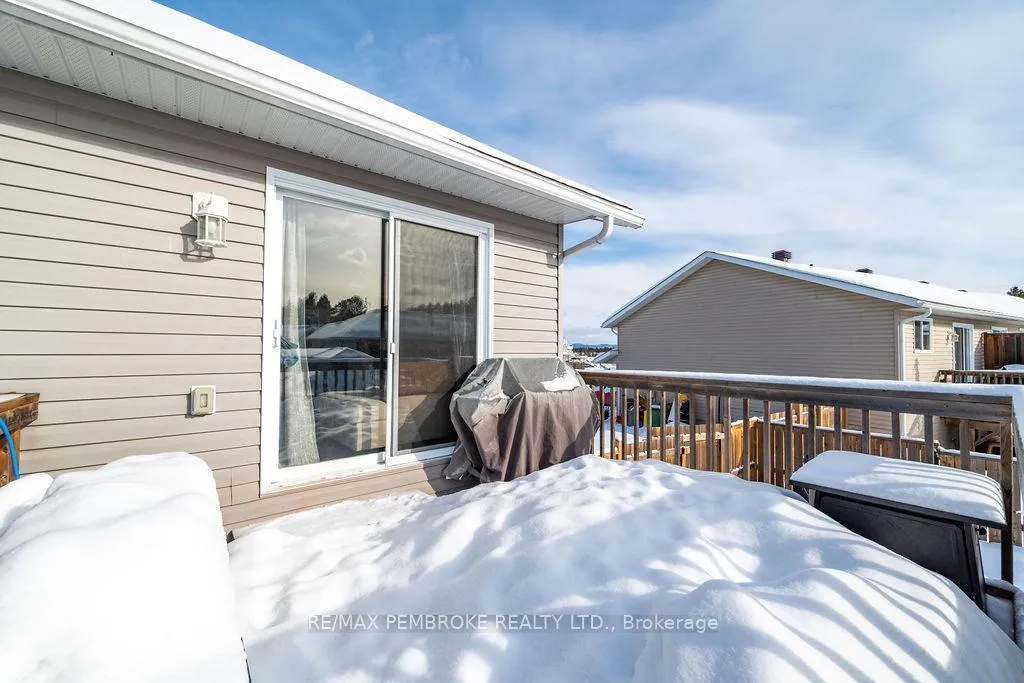 Photo 37 of 11 William Thomas Drive, Petawawa — HOMEH