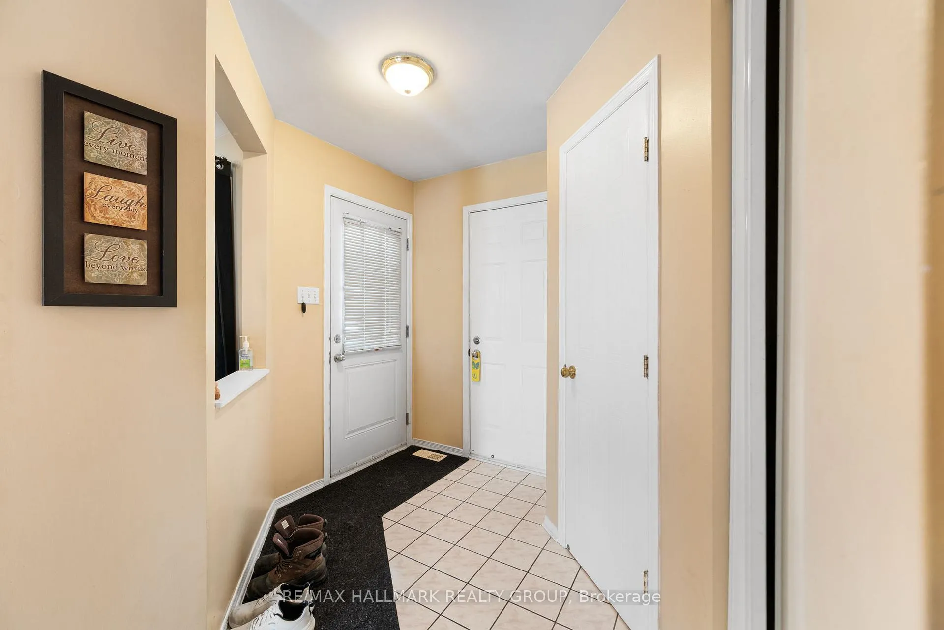 Photo 3 of 857 Nesting Way NW, Ottawa, Fallingbrook/Gardenway South — HOMEH