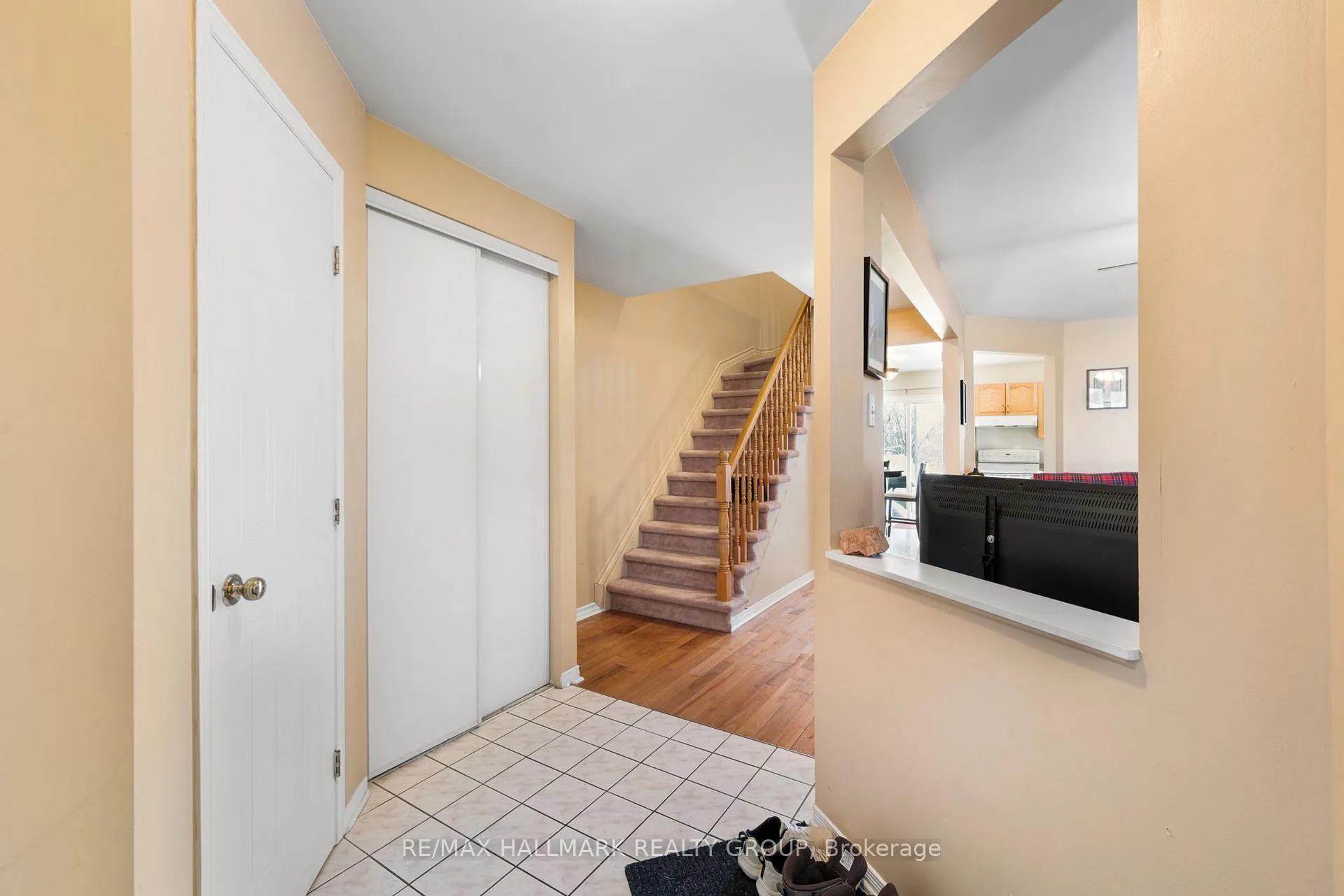 Photo 4 of 857 Nesting Way NW, Ottawa, Fallingbrook/Gardenway South — HOMEH