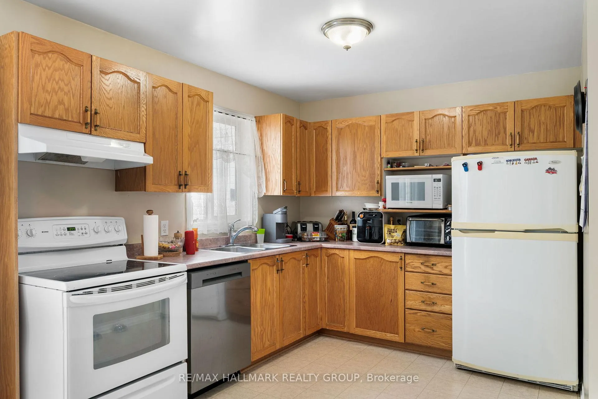 Photo 19 of 857 Nesting Way NW, Ottawa, Fallingbrook/Gardenway South — HOMEH