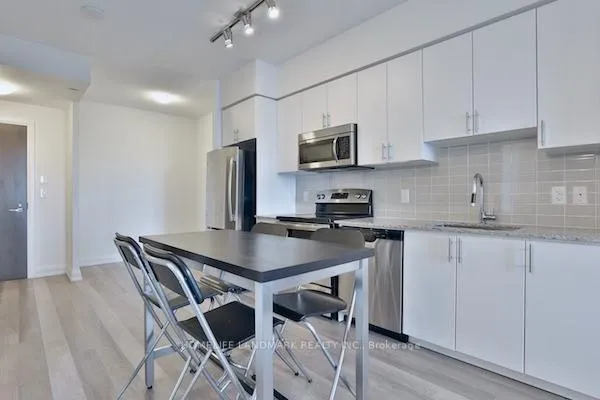 Photo 3 of Unit 1727, 7161 Yonge Street, Markham, Thornhill — HOMEH