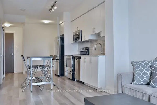 Photo 4 of Unit 1727, 7161 Yonge Street, Markham, Thornhill — HOMEH