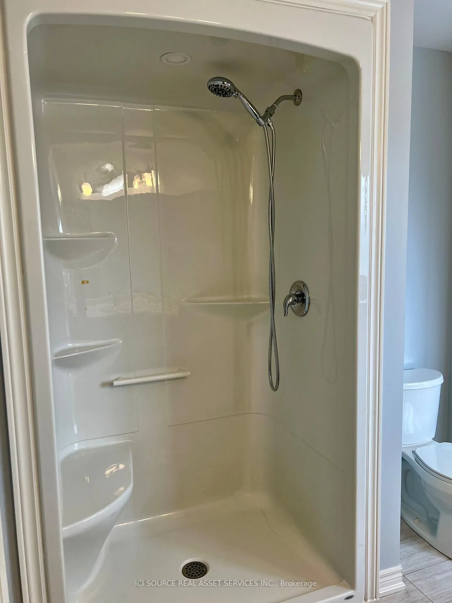 Photo 8 of Unit Upper, 6 Darling Avenue, Thorold, Hurricane/Merrittville — HOMEH