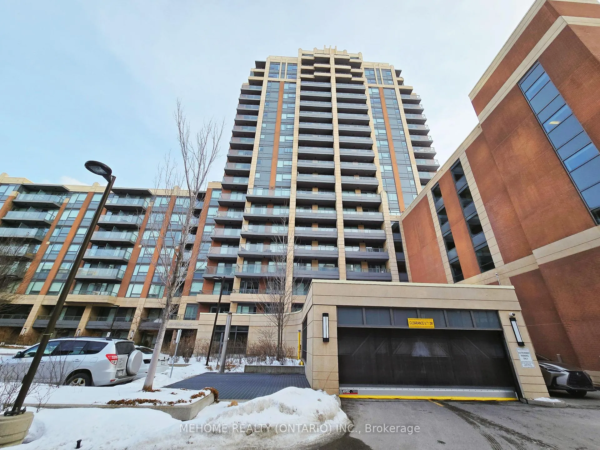 Photo 3 of Unit 708, 18 Uptown Drive, Markham, Unionville — HOMEH