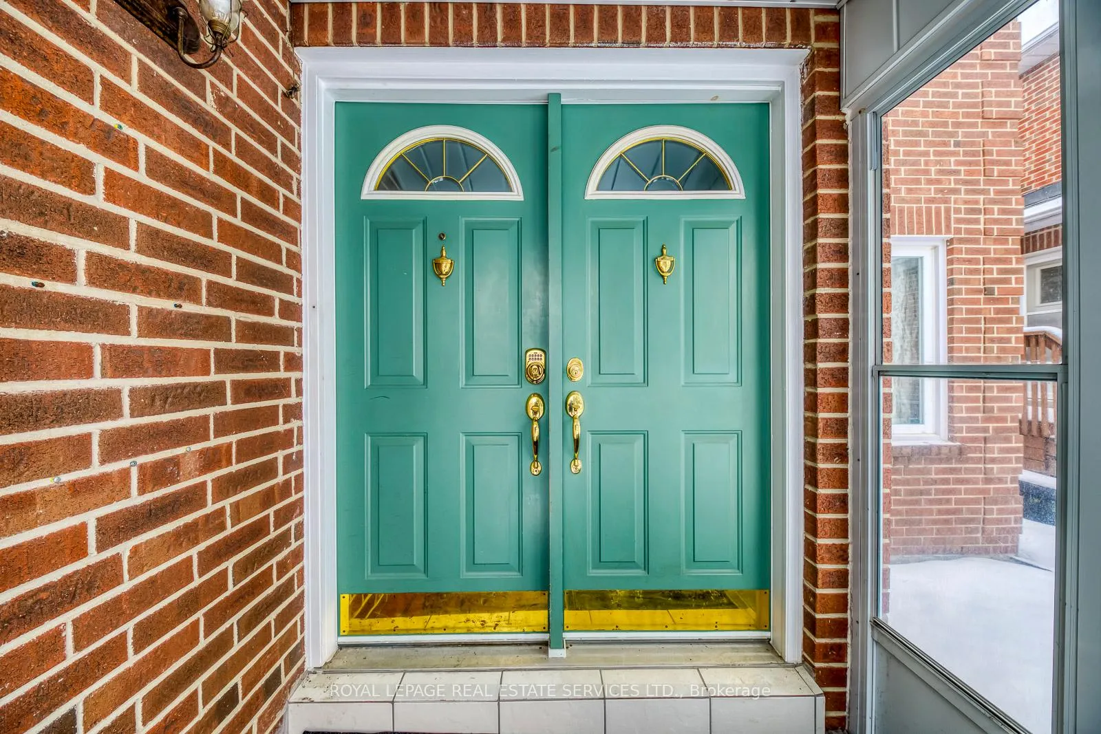Photo 4 of 68 Nadine Crescent, Markham, Unionville — HOMEH