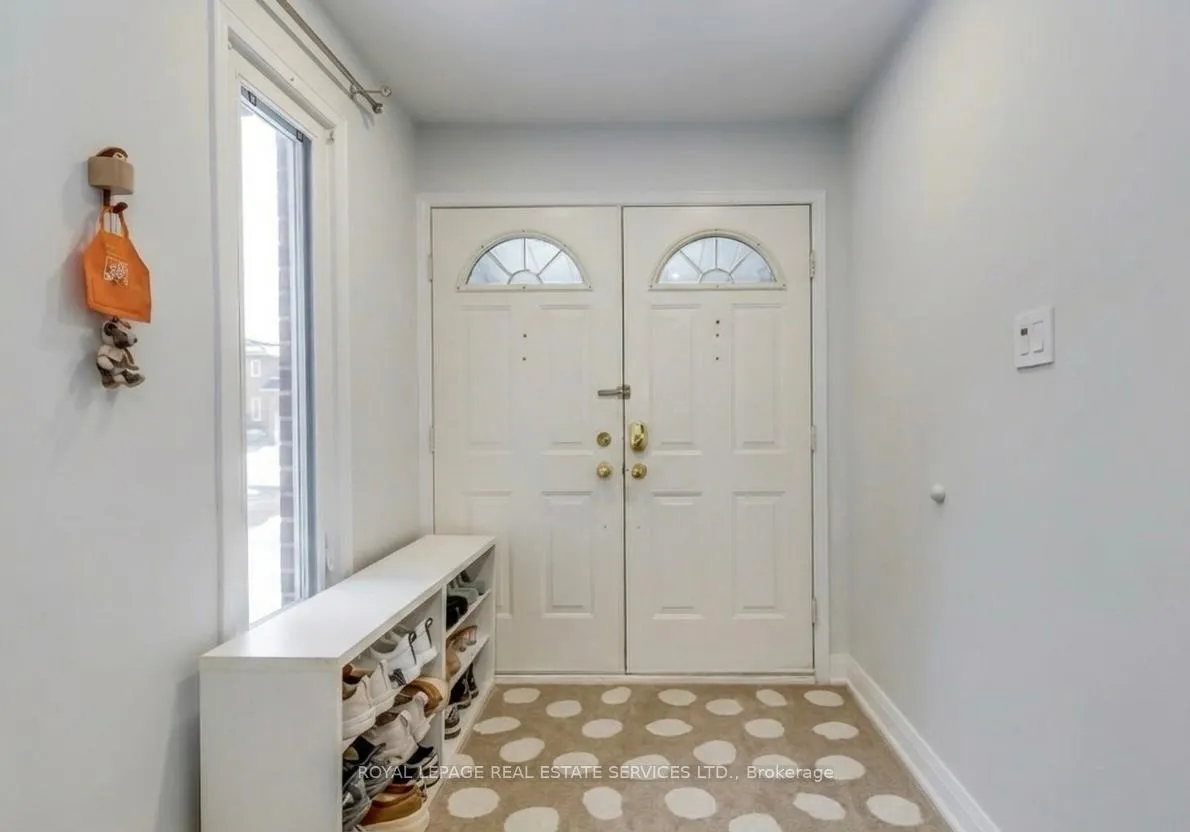 Photo 5 of 68 Nadine Crescent, Markham, Unionville — HOMEH