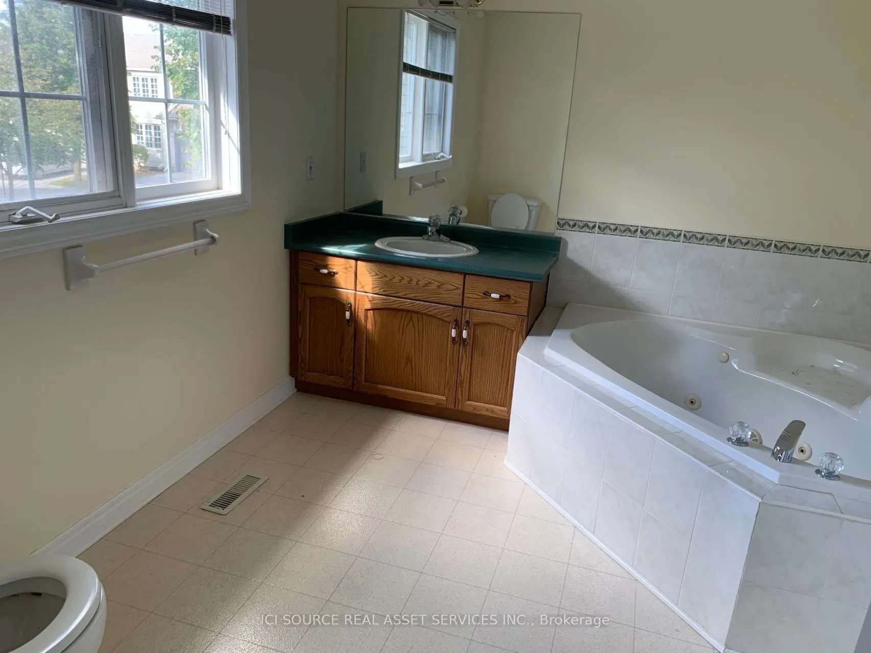 Photo 5 of Unit 7, 410 Ambleside Drive, London, North A — HOMEH
