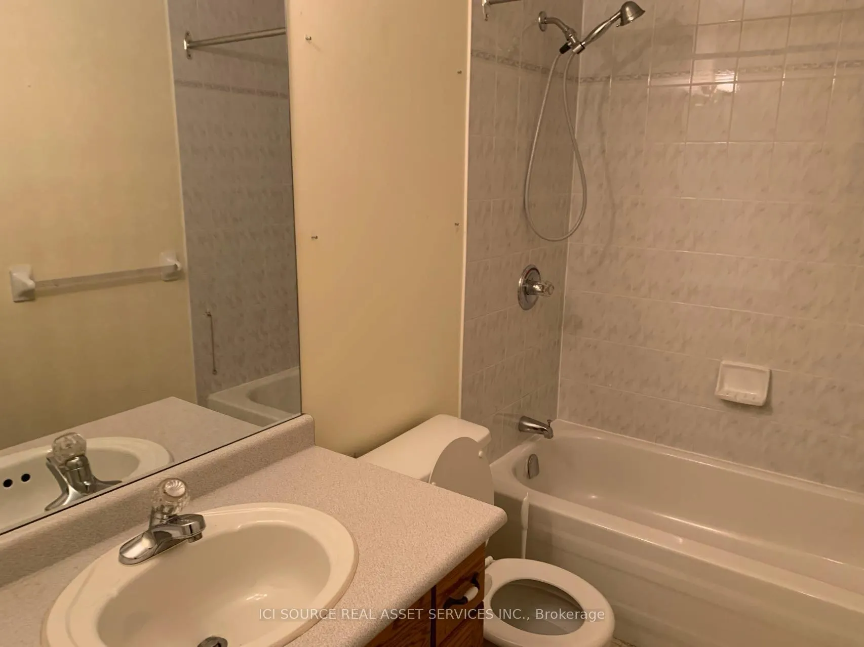 Photo 6 of Unit 7, 410 Ambleside Drive, London, North A — HOMEH