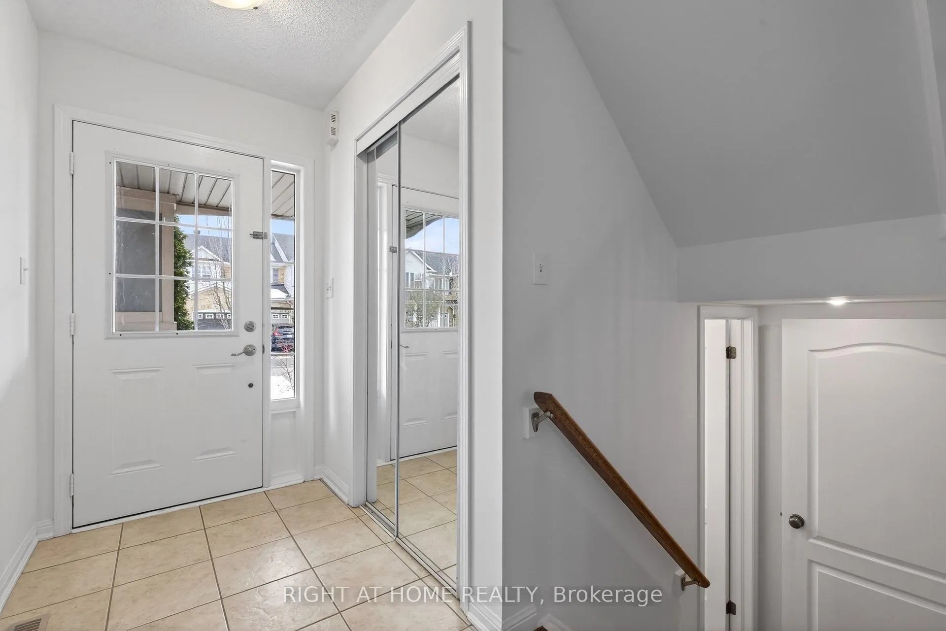 Photo 2 of 4063 Donnic Drive, Burlington, Alton — HOMEH