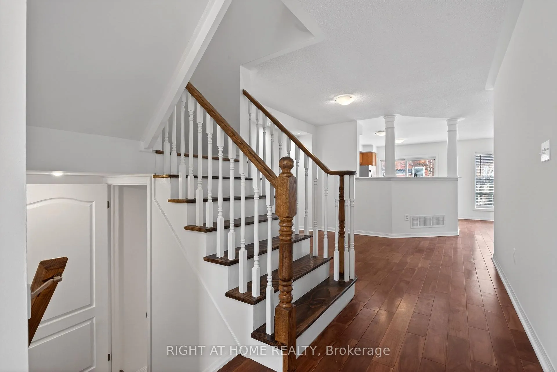Photo 5 of 4063 Donnic Drive, Burlington, Alton — HOMEH
