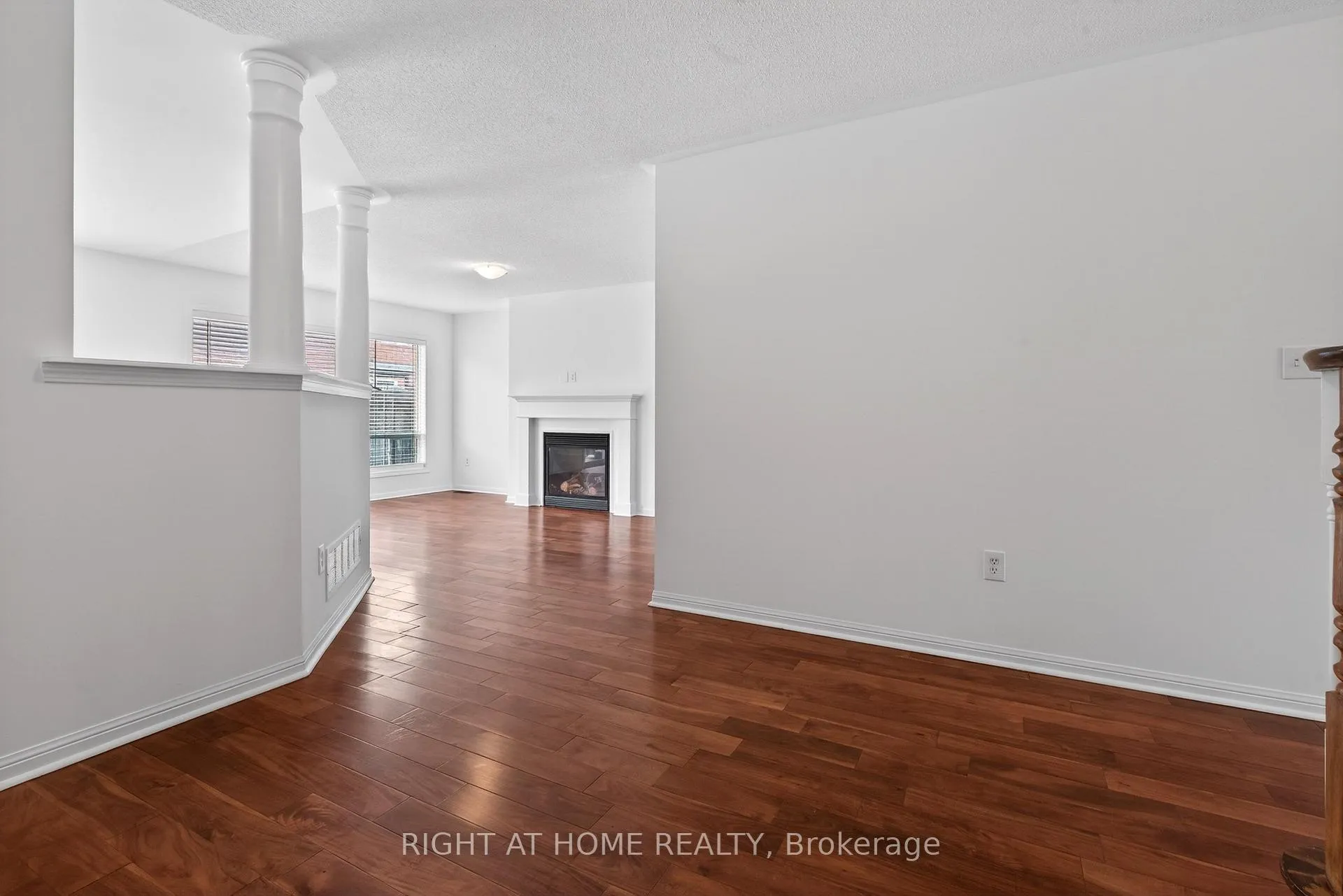 Photo 8 of 4063 Donnic Drive, Burlington, Alton — HOMEH