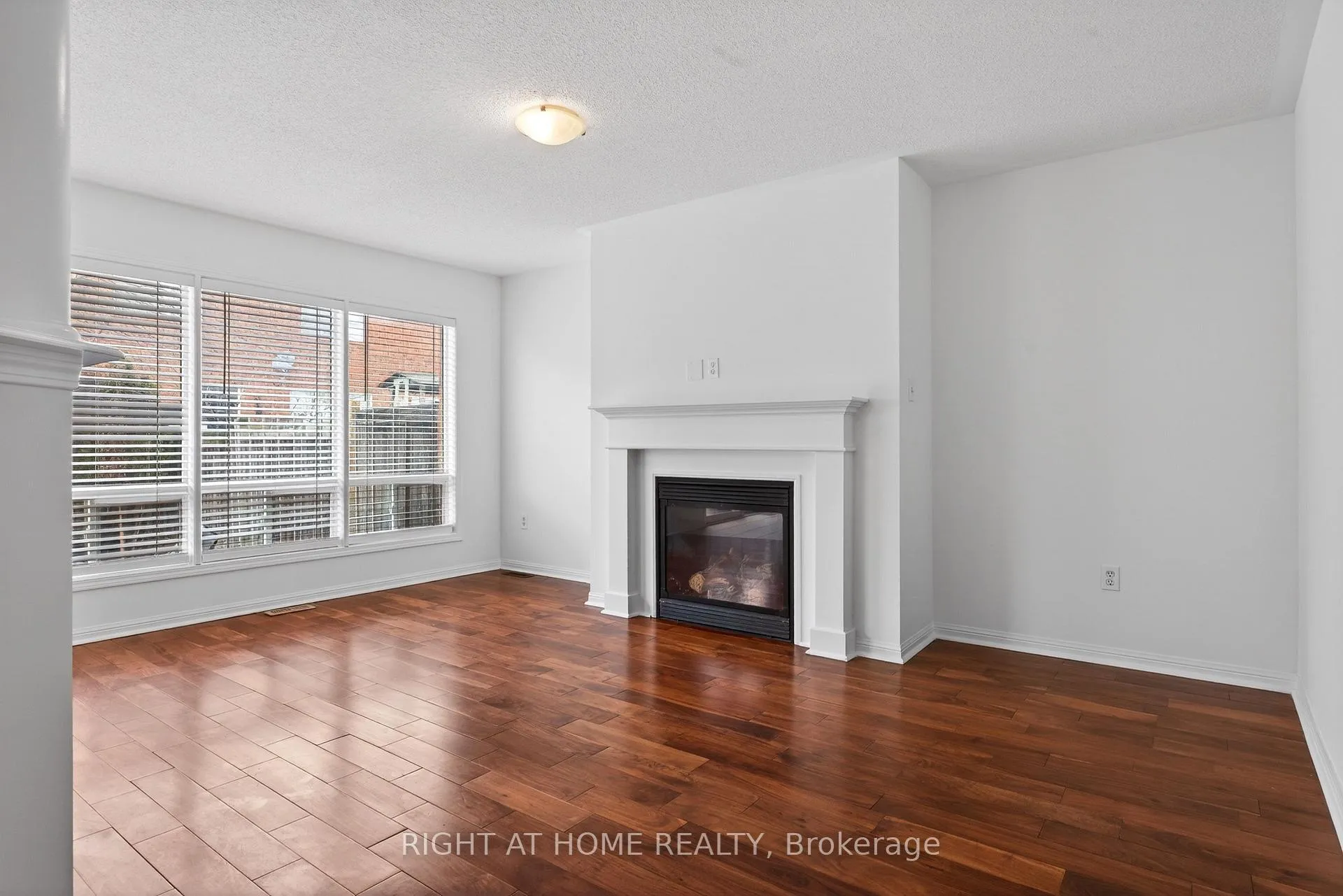 Photo 9 of 4063 Donnic Drive, Burlington, Alton — HOMEH
