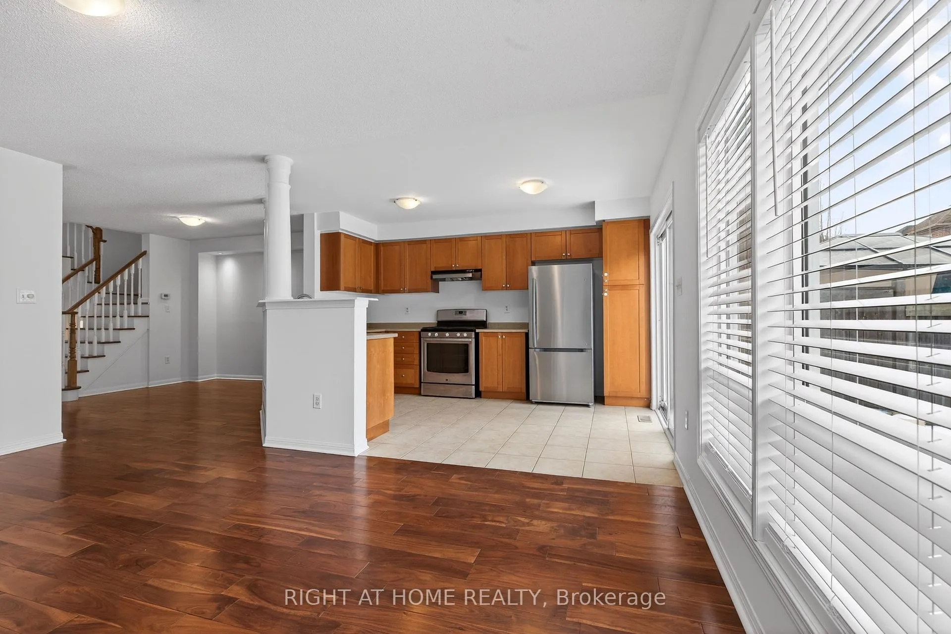 Photo 11 of 4063 Donnic Drive, Burlington, Alton — HOMEH