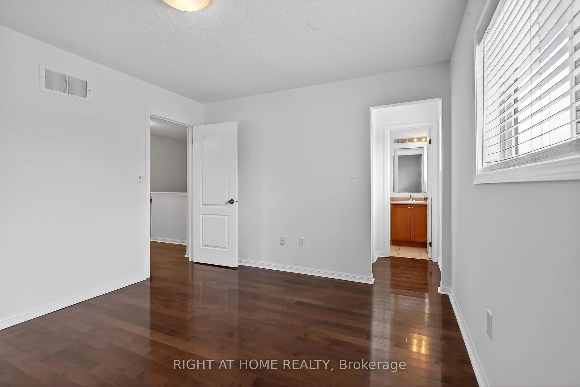 Photo 16 of 4063 Donnic Drive, Burlington, Alton — HOMEH