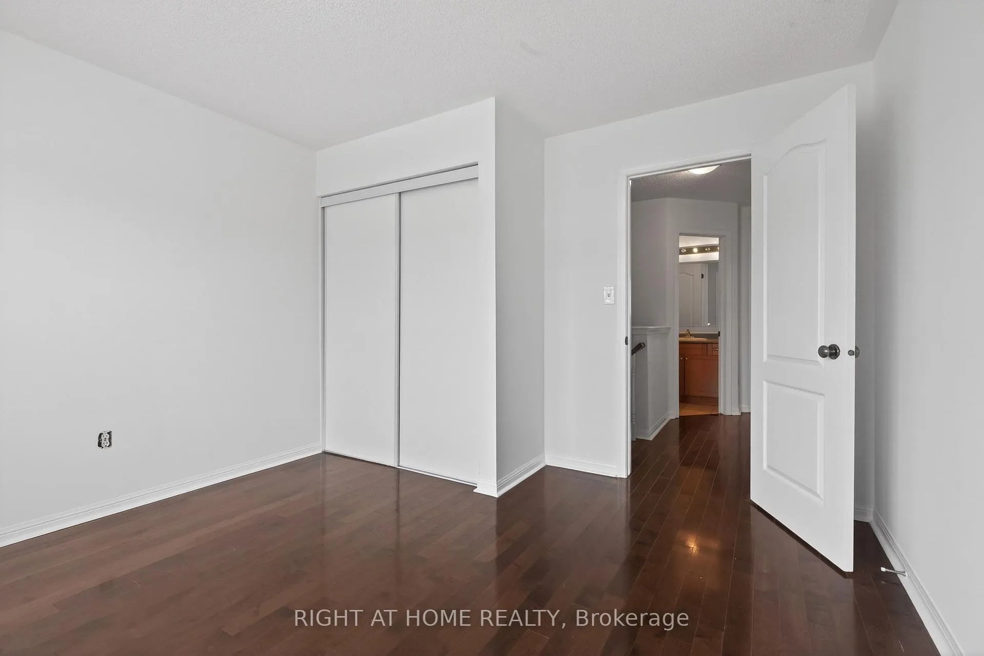 Photo 19 of 4063 Donnic Drive, Burlington, Alton — HOMEH