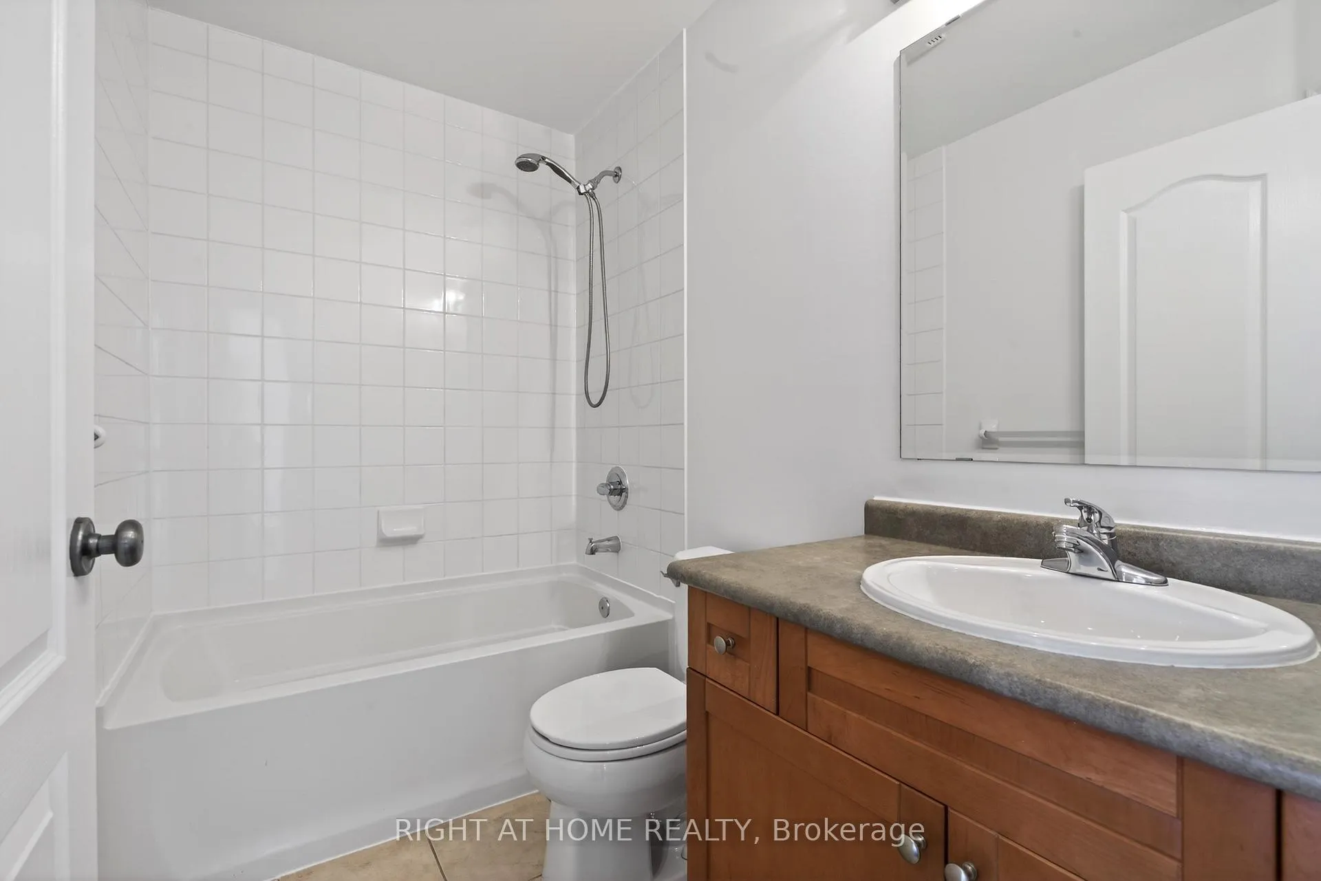 Photo 20 of 4063 Donnic Drive, Burlington, Alton — HOMEH