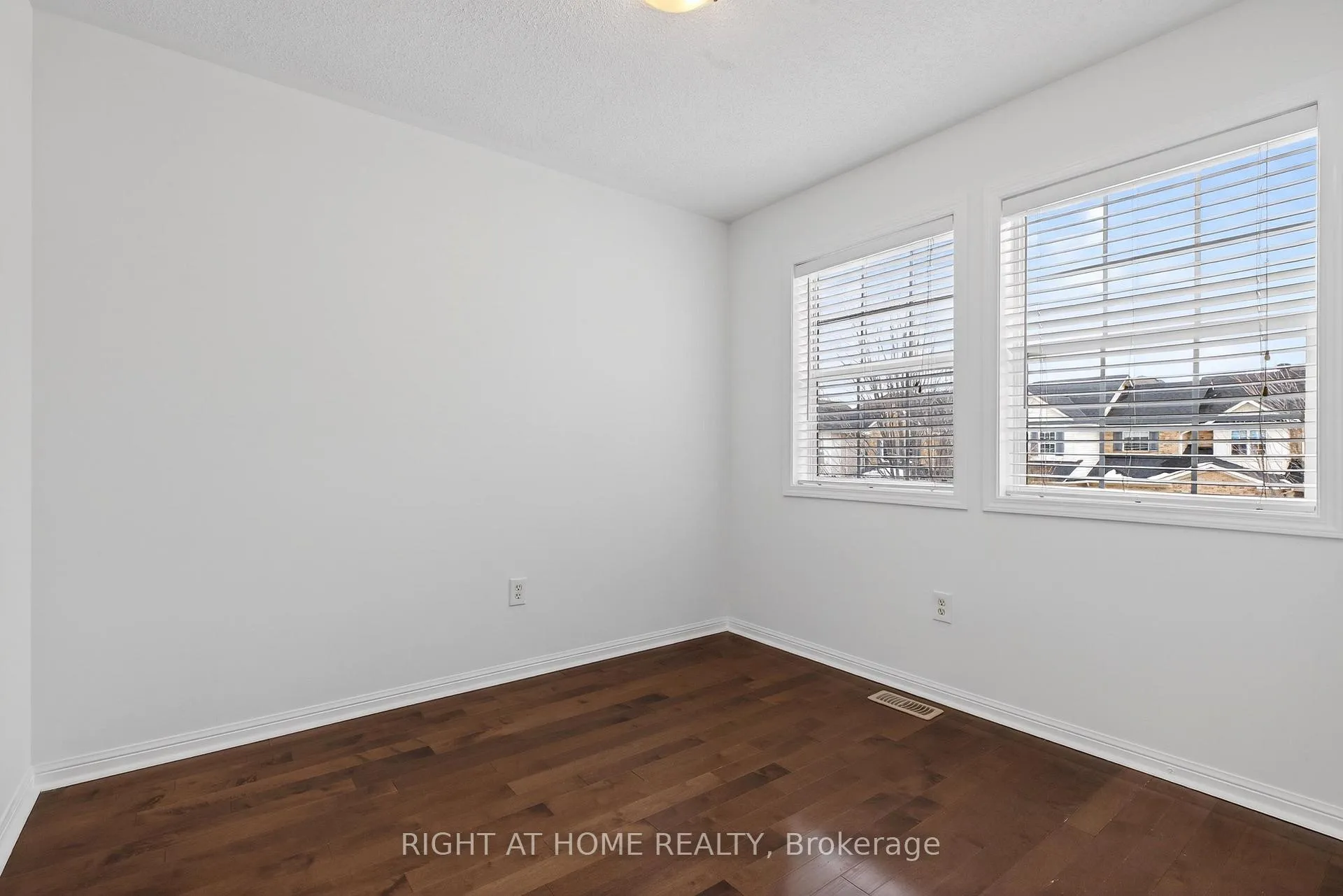 Photo 21 of 4063 Donnic Drive, Burlington, Alton — HOMEH