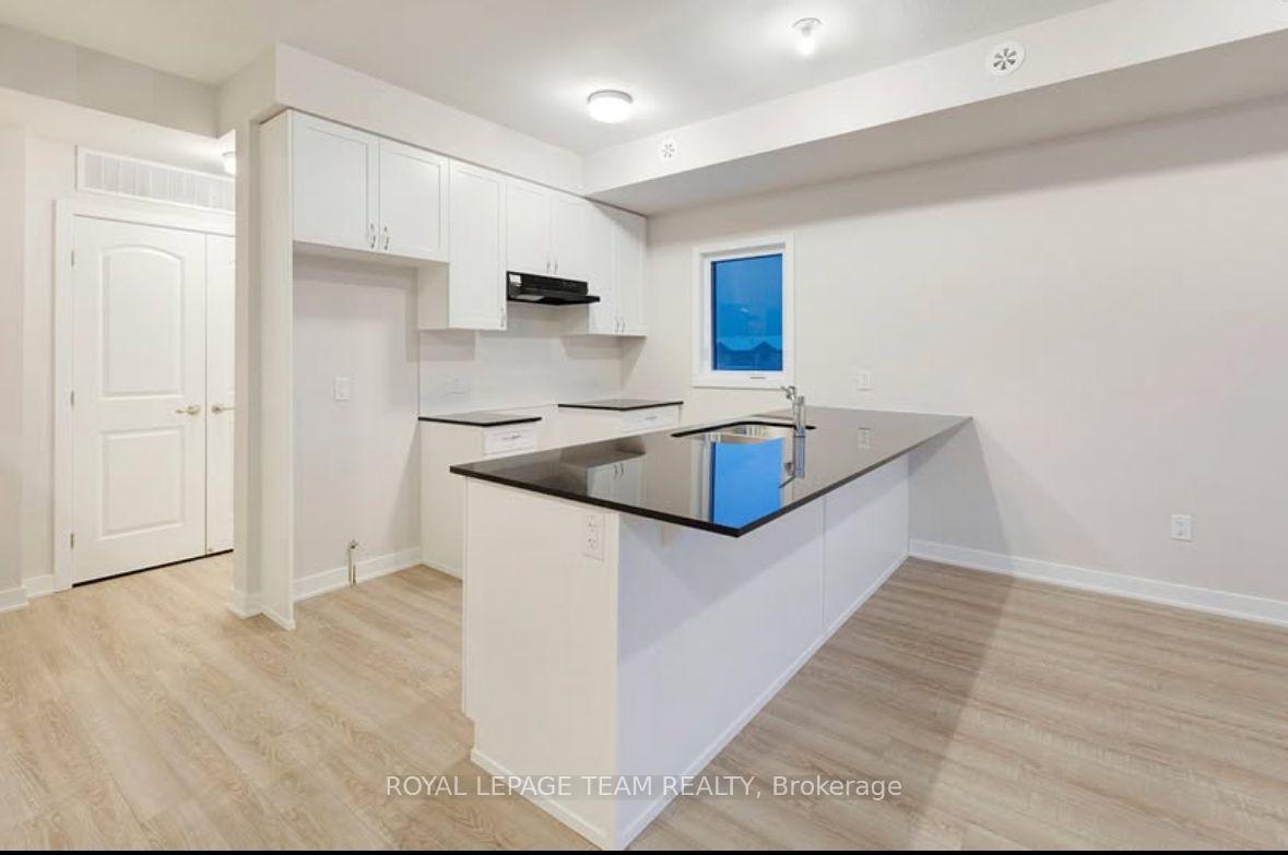 Photo 7 of 945 Mishi Private, Ottawa, CFB Rockcliffe and Area — HOMEH