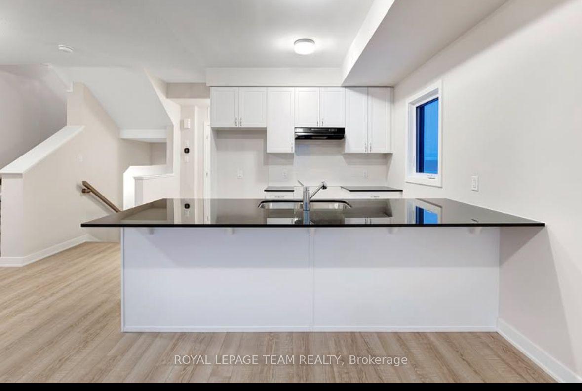 Photo 8 of 945 Mishi Private, Ottawa, CFB Rockcliffe and Area — HOMEH