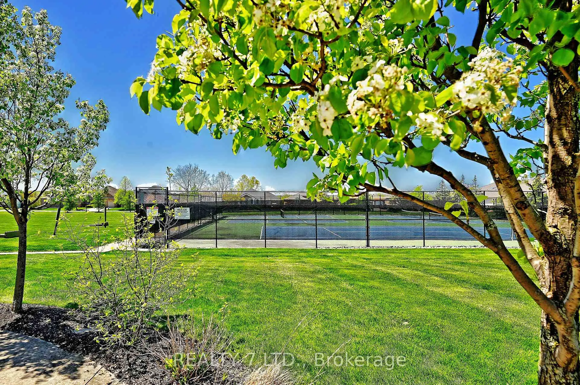 Photo 49 of 566 Old Course Trail, Welland, Hwy 406/Welland — HOMEH