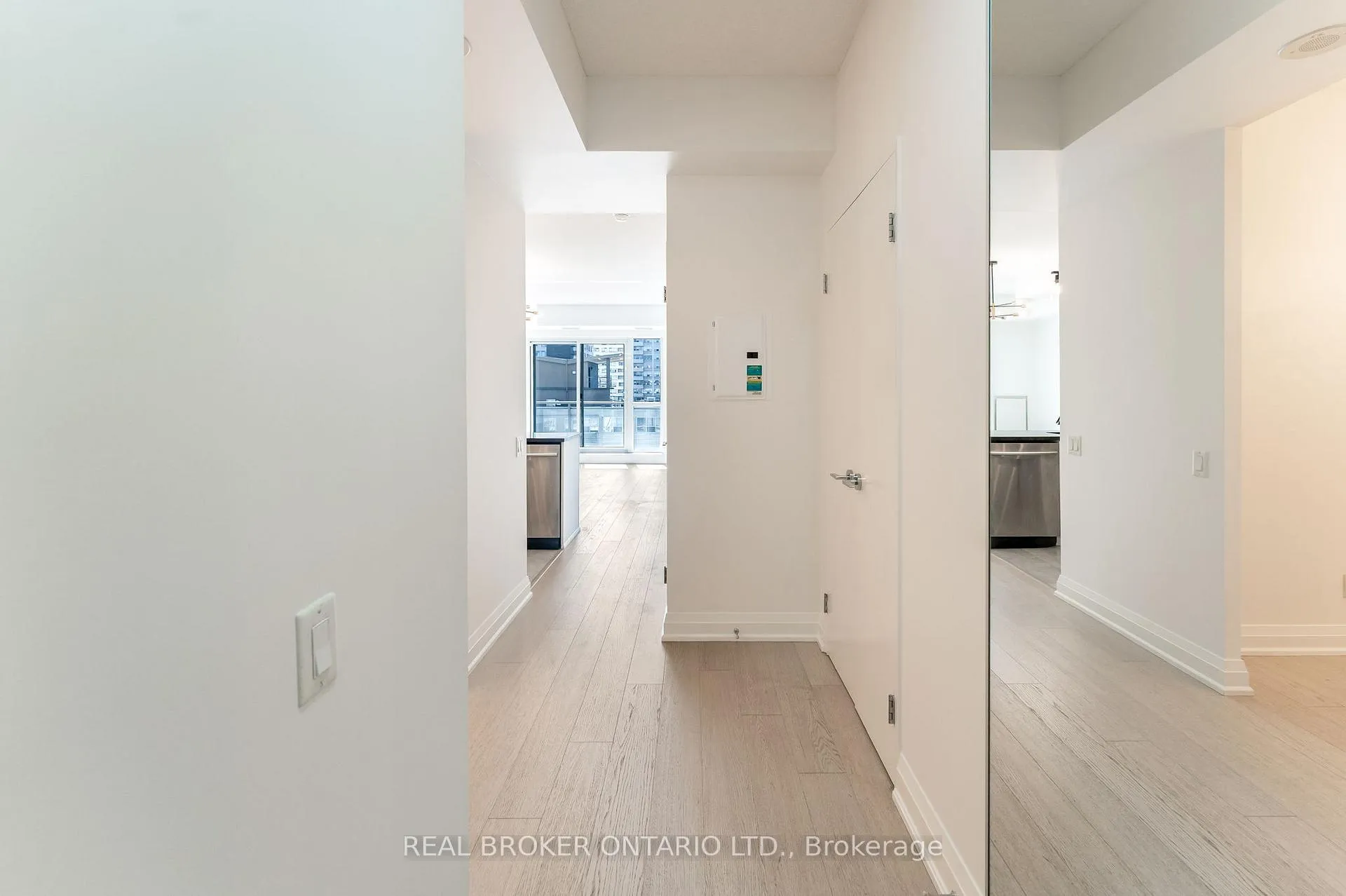 Photo 2 of Unit 1509, 83 Redpath Avenue, Toronto, Mount Pleasant West — HOMEH