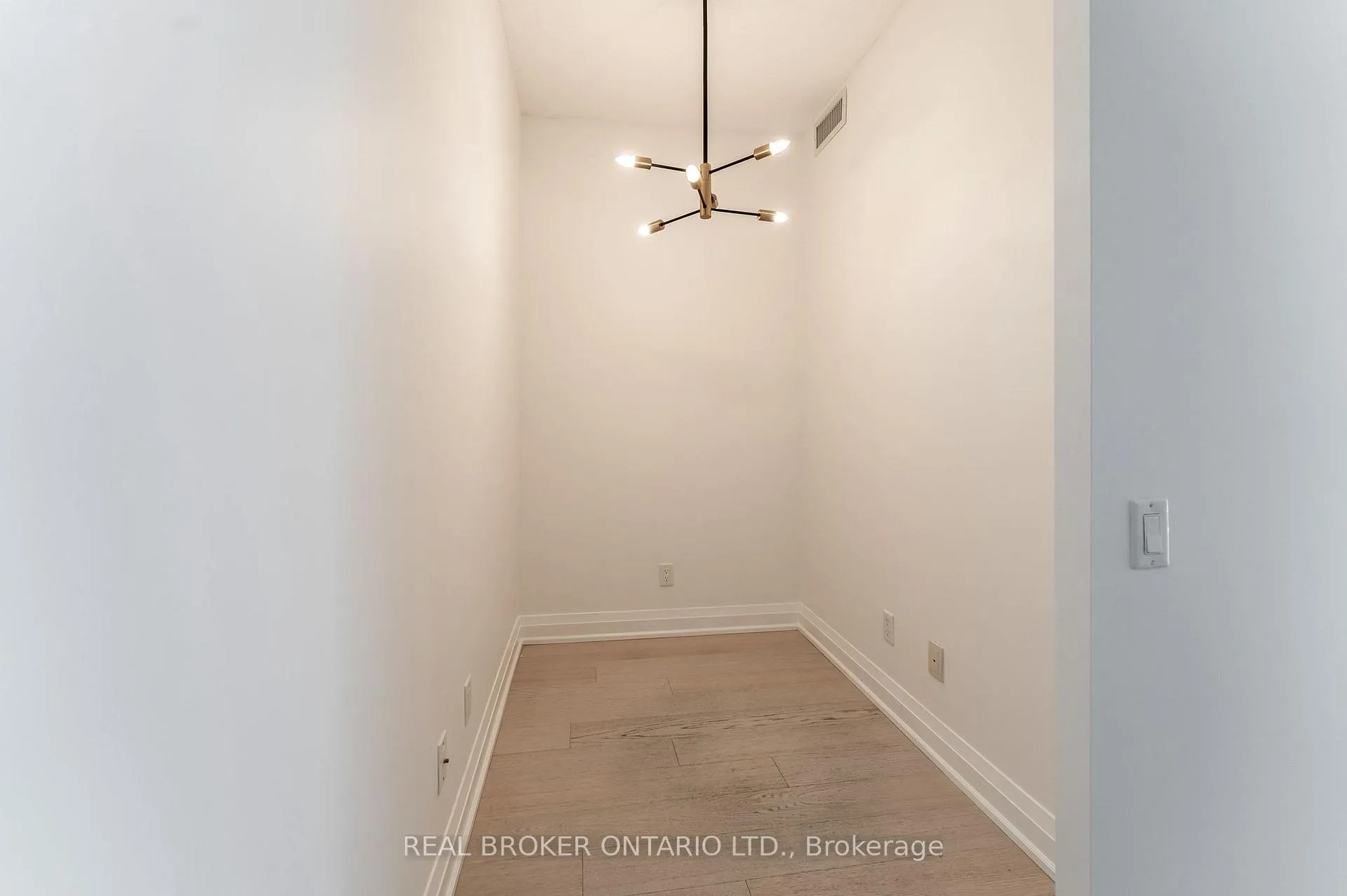 Photo 3 of Unit 1509, 83 Redpath Avenue, Toronto, Mount Pleasant West — HOMEH