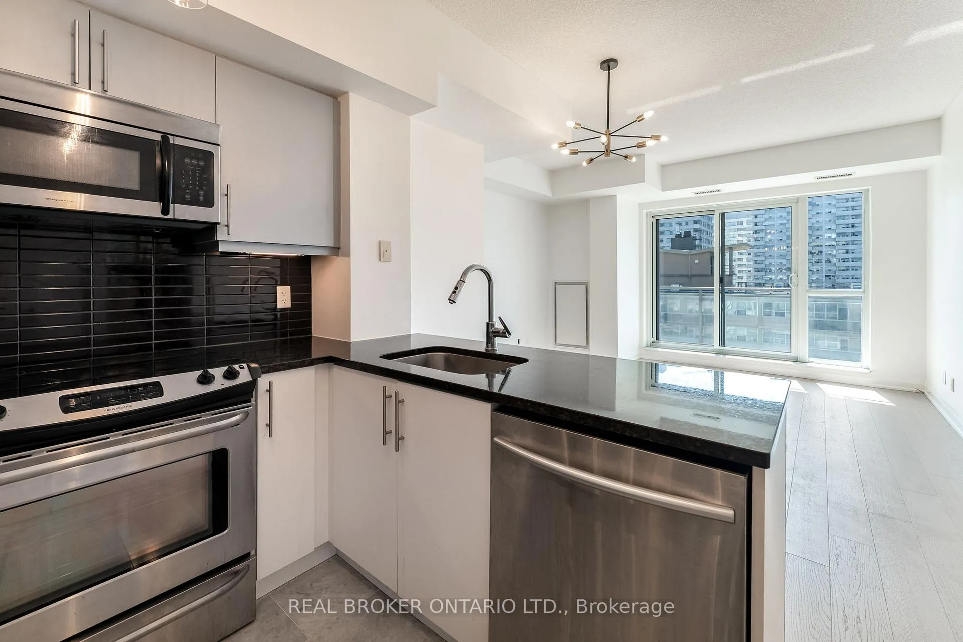 Photo 6 of Unit 1509, 83 Redpath Avenue, Toronto, Mount Pleasant West — HOMEH