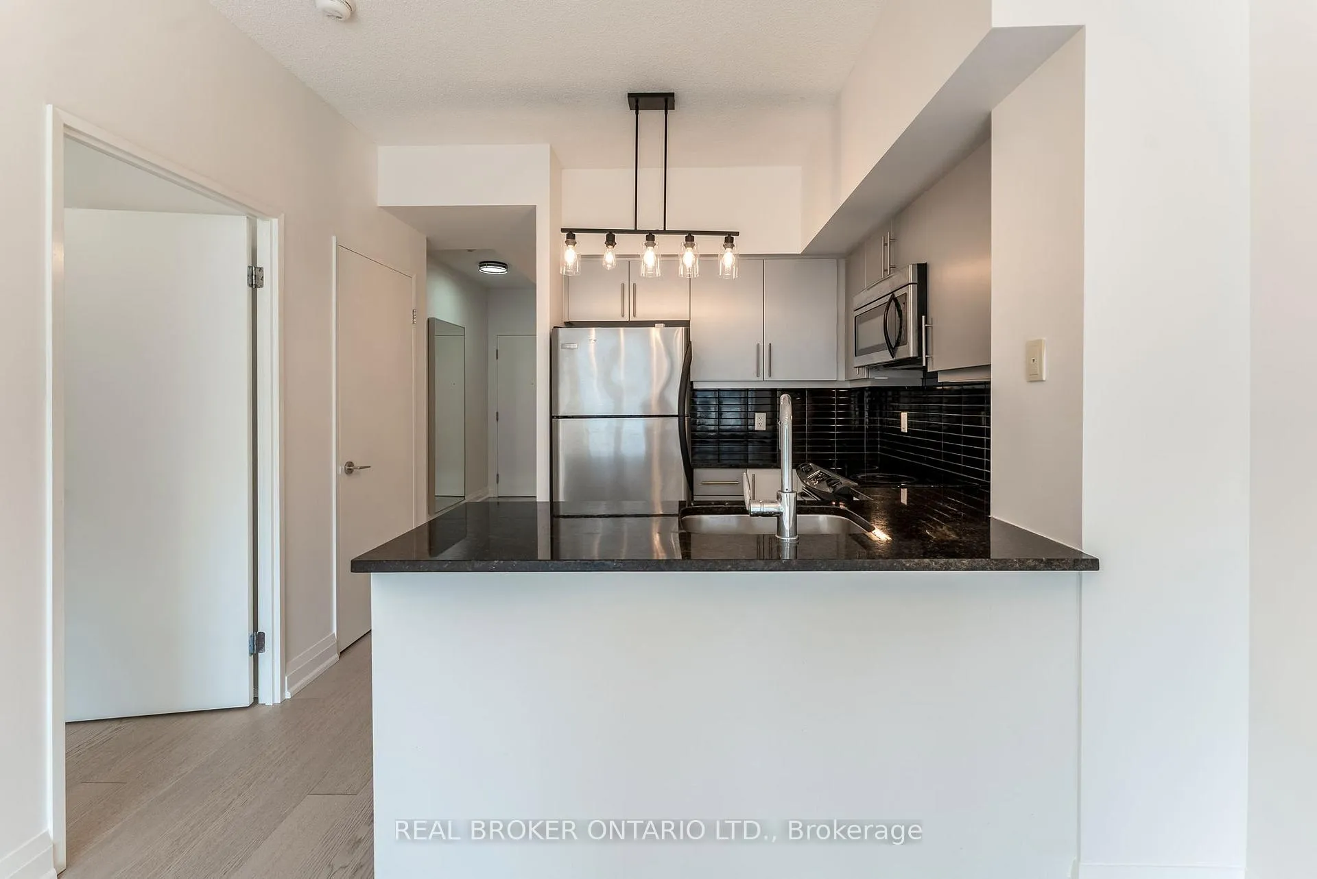 Photo 8 of Unit 1509, 83 Redpath Avenue, Toronto, Mount Pleasant West — HOMEH