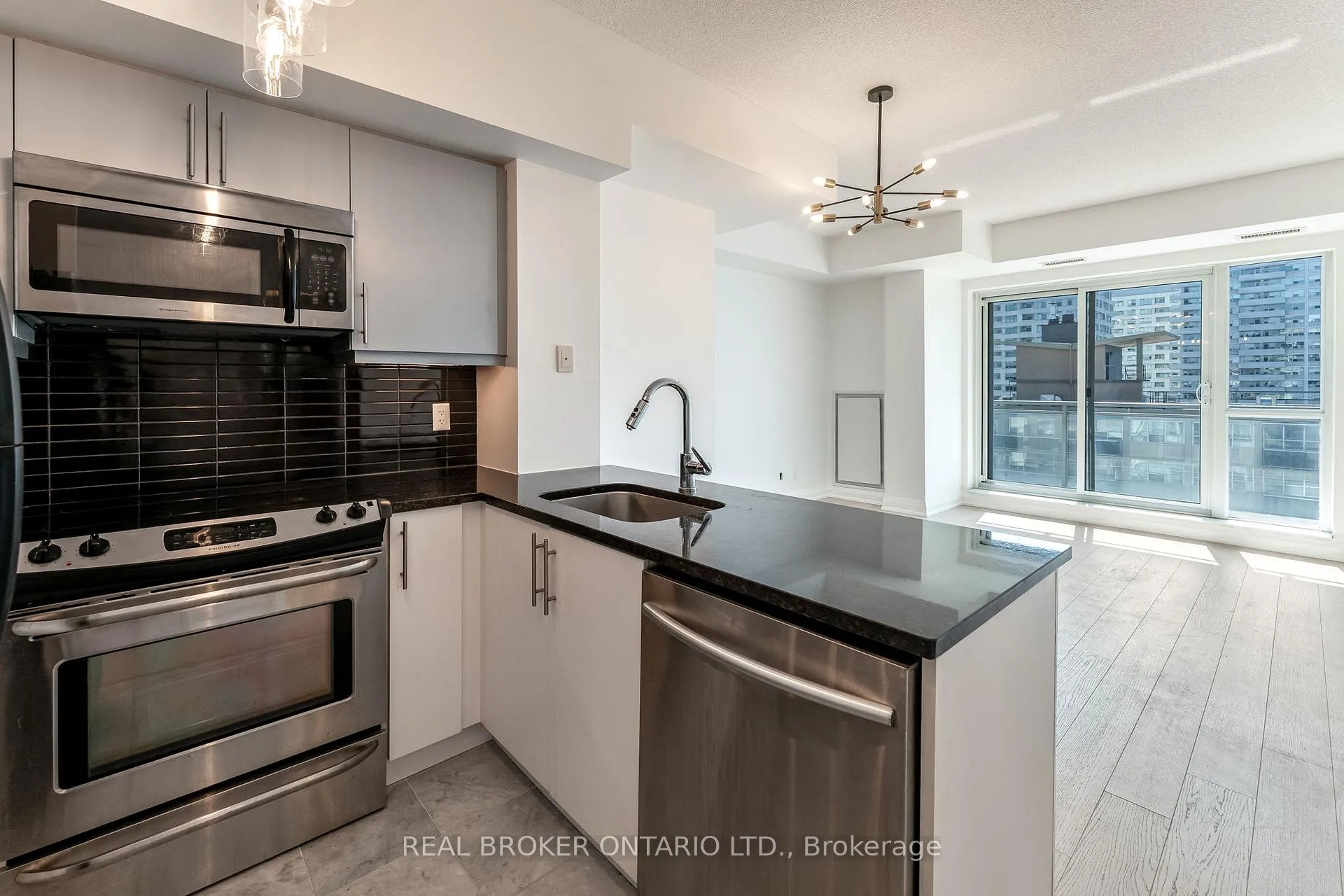 Photo 9 of Unit 1509, 83 Redpath Avenue, Toronto, Mount Pleasant West — HOMEH