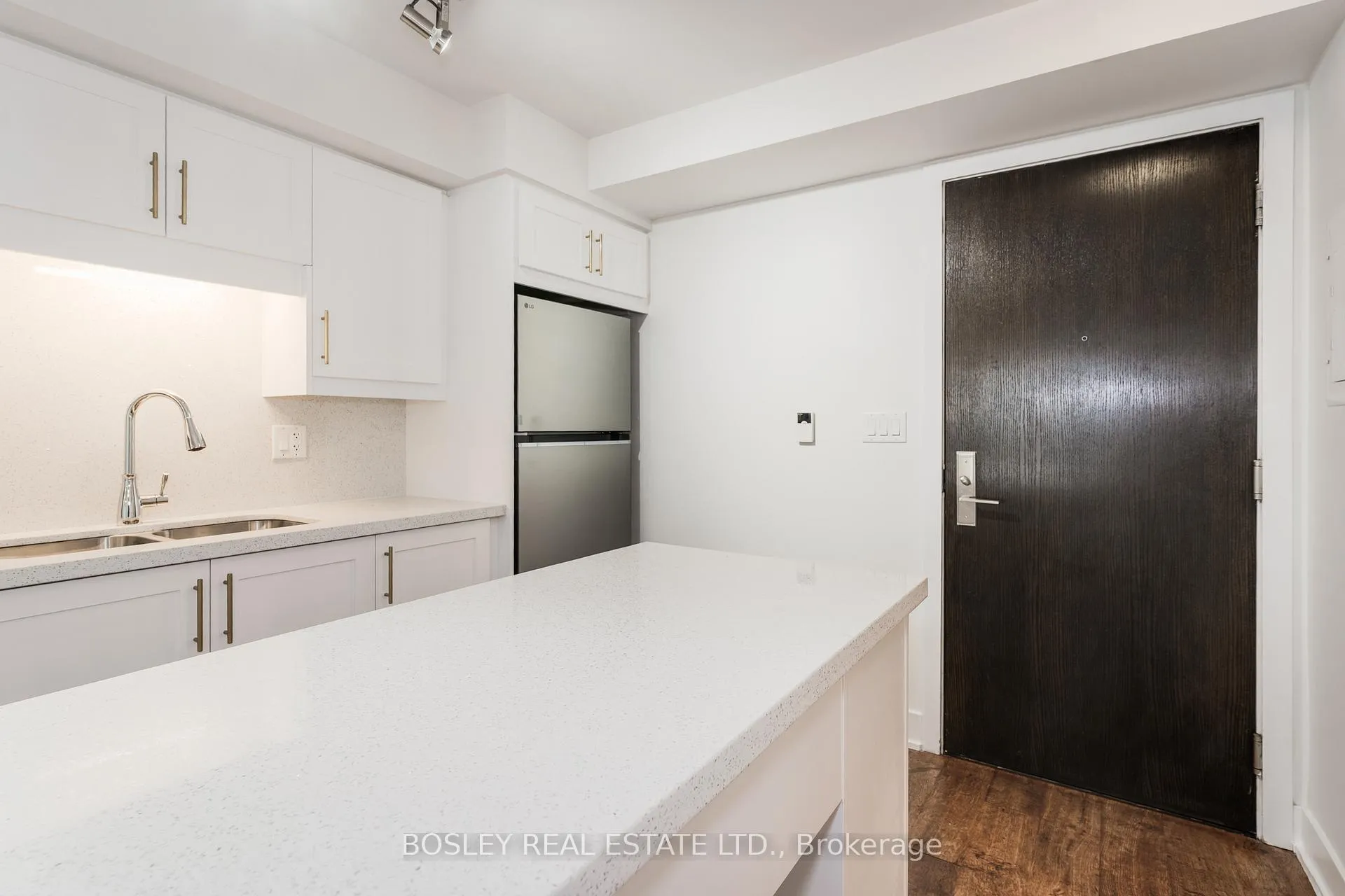 Photo 2 of Unit 311, 20 Blue Jays Way, Toronto, Waterfront Communities — HOMEH
