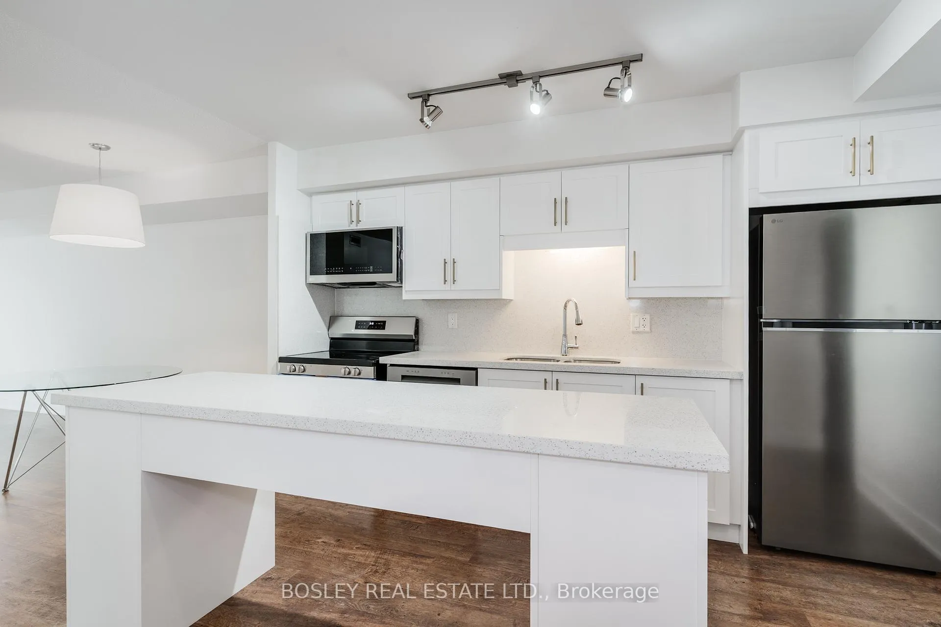 Photo 4 of Unit 311, 20 Blue Jays Way, Toronto, Waterfront Communities — HOMEH