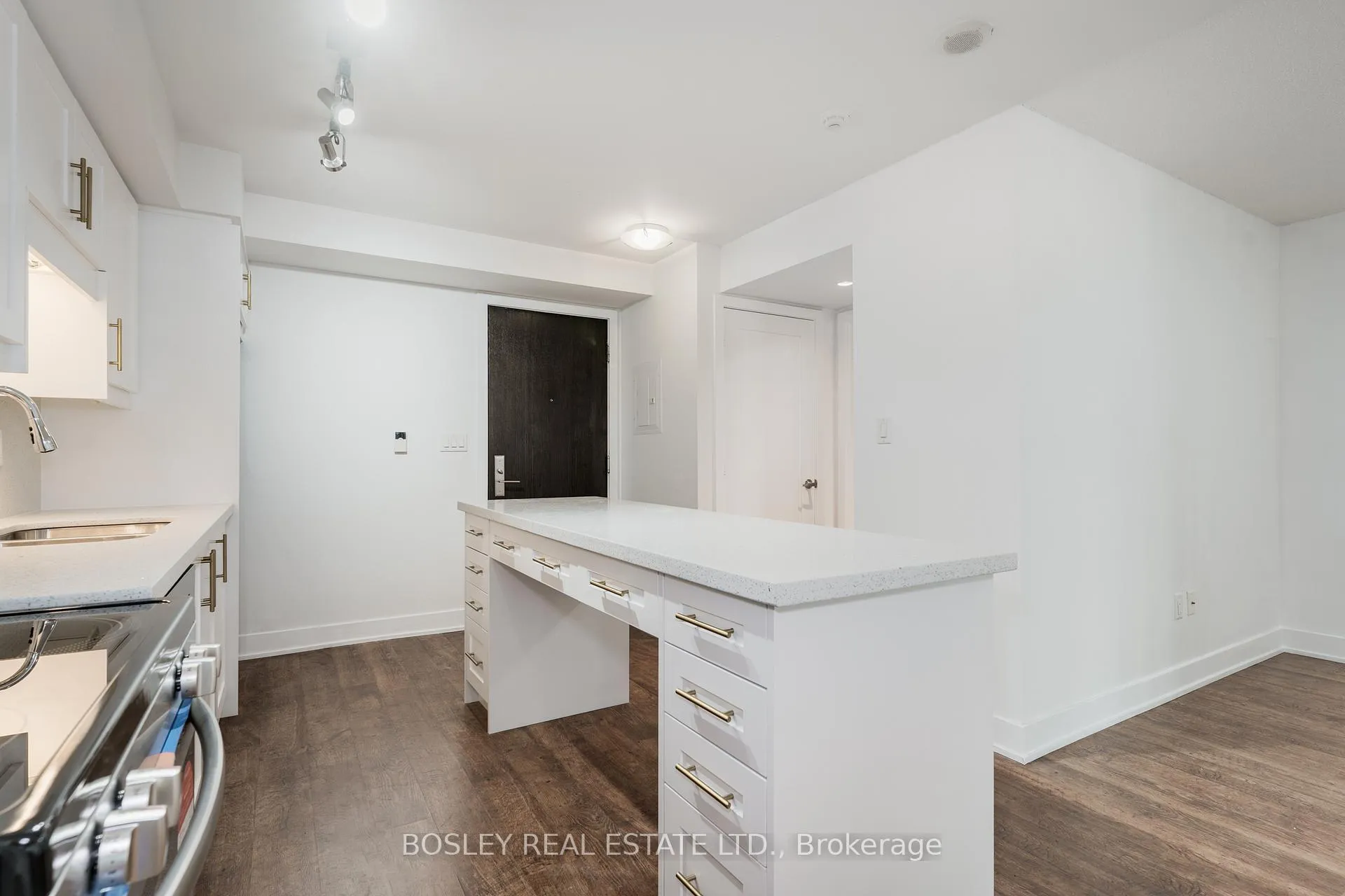 Photo 8 of Unit 311, 20 Blue Jays Way, Toronto, Waterfront Communities — HOMEH