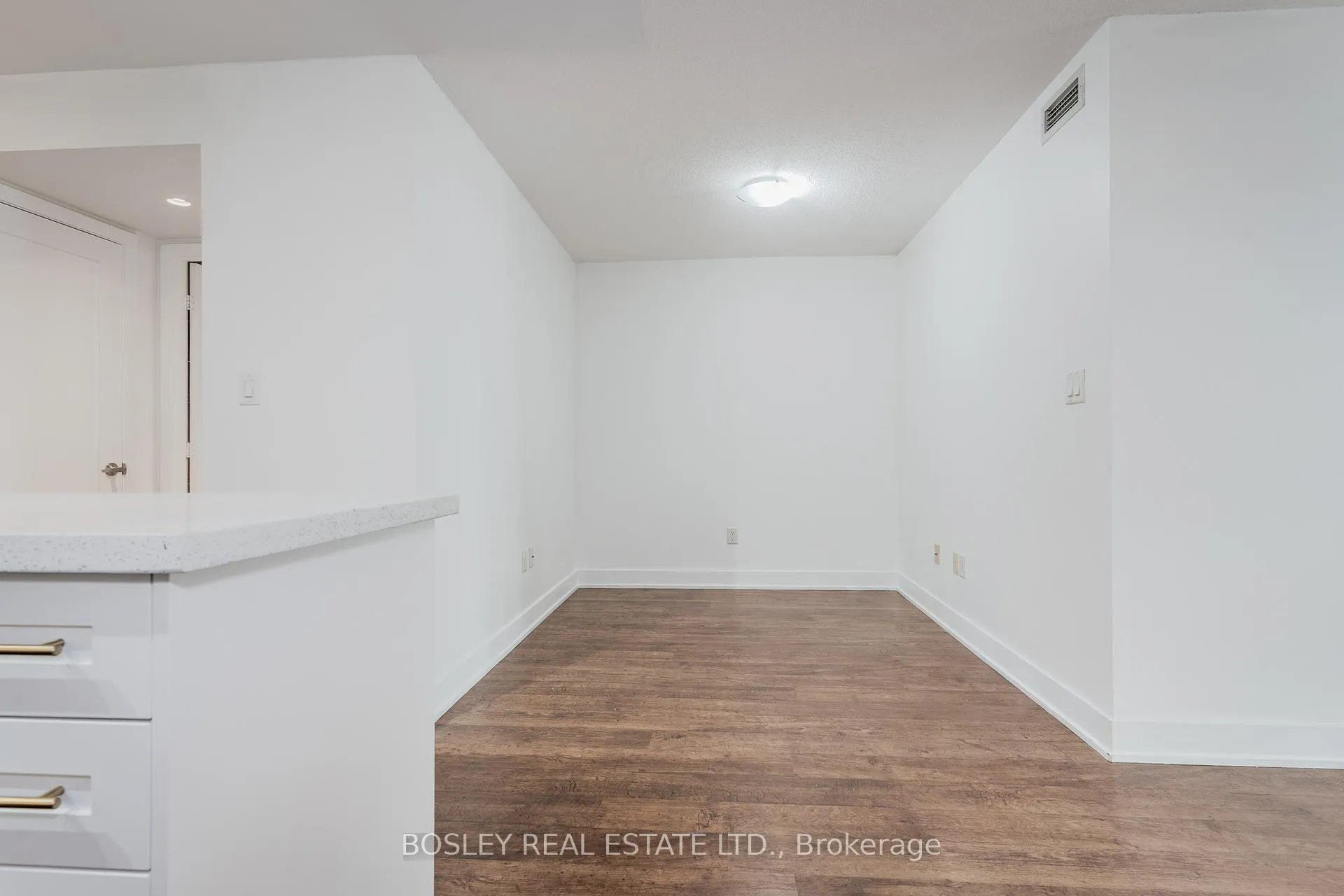 Photo 9 of Unit 311, 20 Blue Jays Way, Toronto, Waterfront Communities — HOMEH