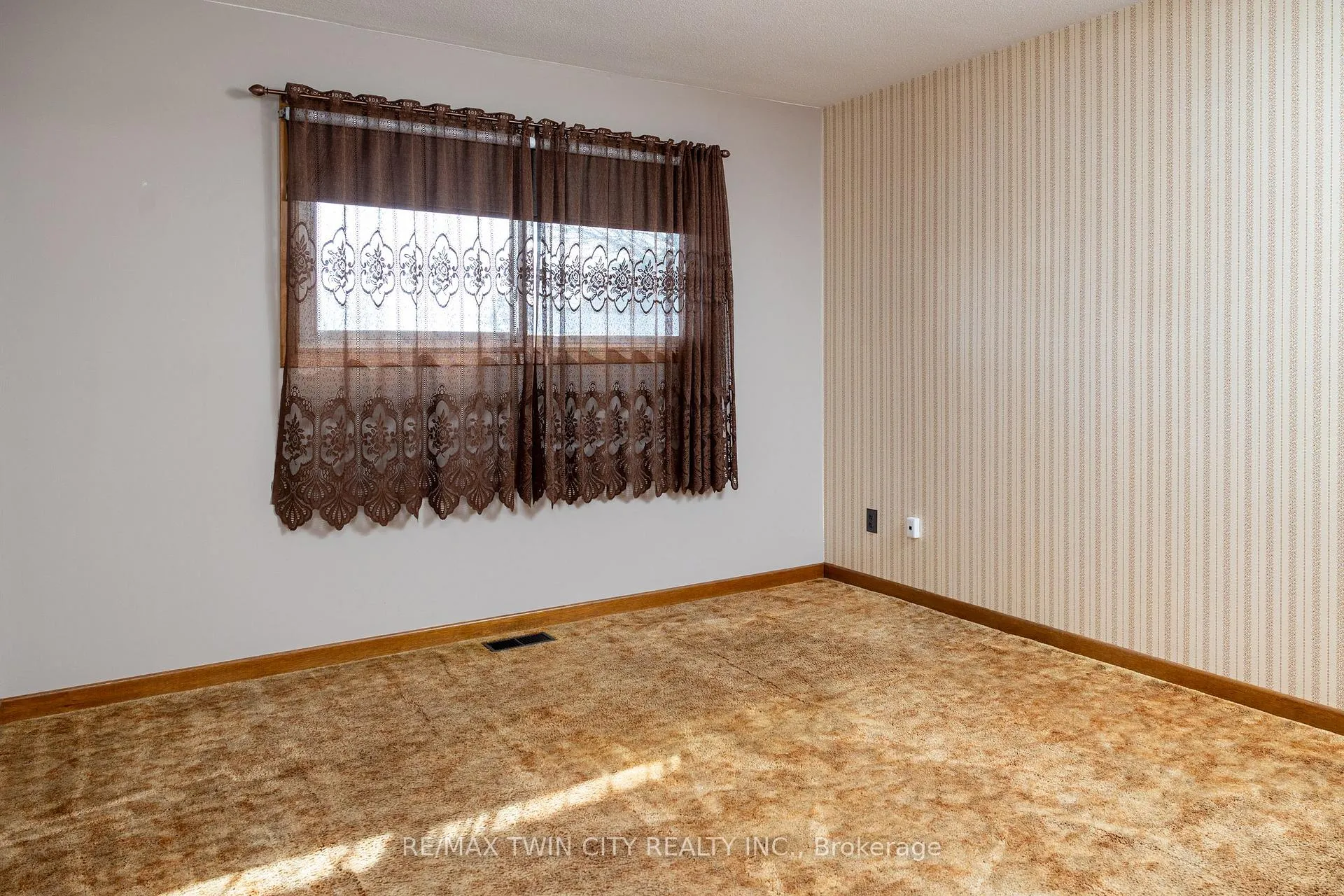 Photo 15 of 209 Argyle Avenue, Norfolk, Delhi — HOMEH