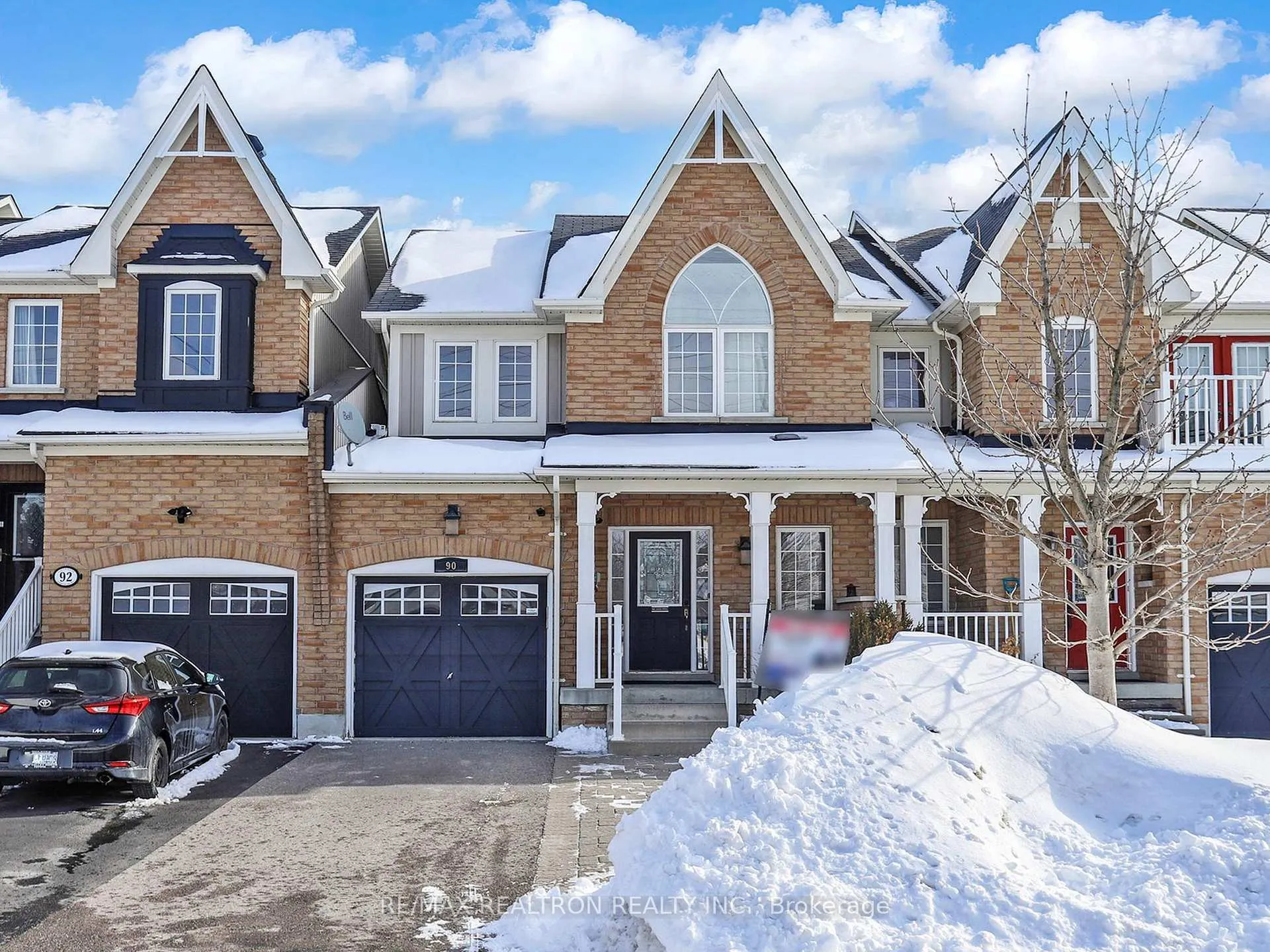Photo 3 of 90 Shrewsbury Drive, Whitby, Brooklin — HOMEH