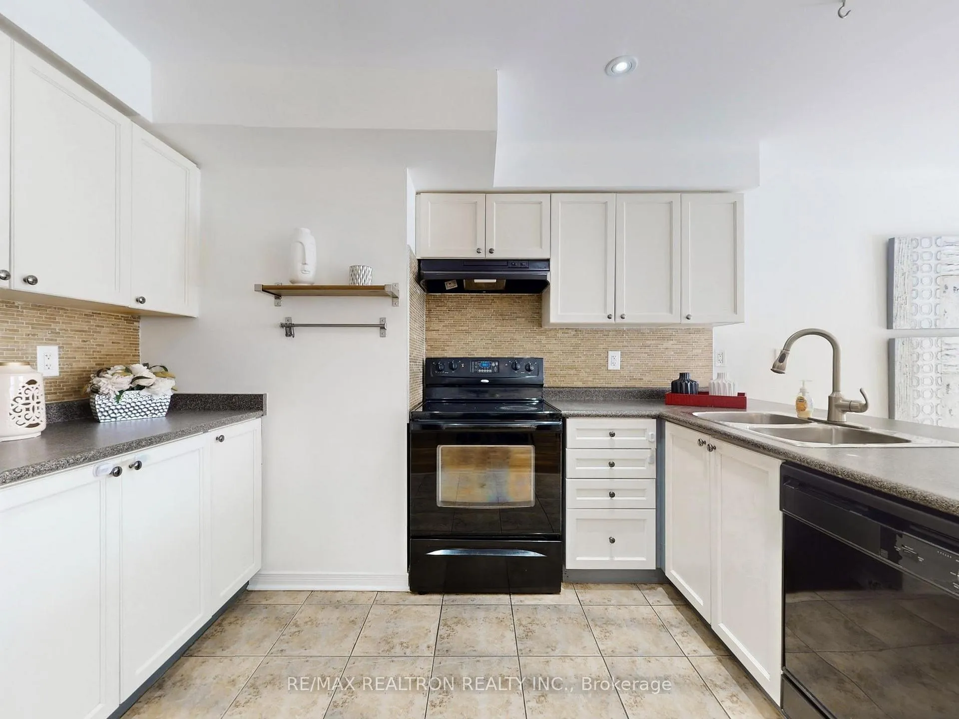 Photo 22 of 90 Shrewsbury Drive, Whitby, Brooklin — HOMEH