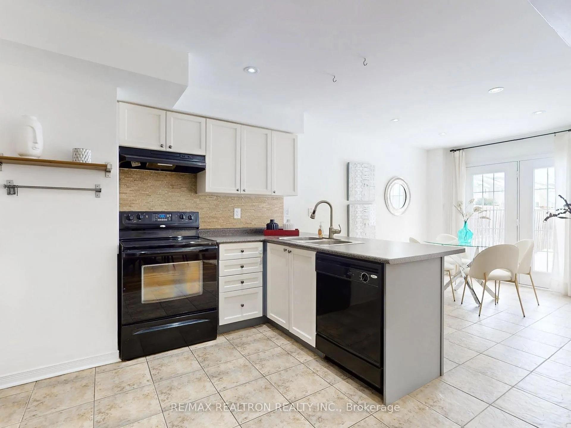 Photo 23 of 90 Shrewsbury Drive, Whitby, Brooklin — HOMEH