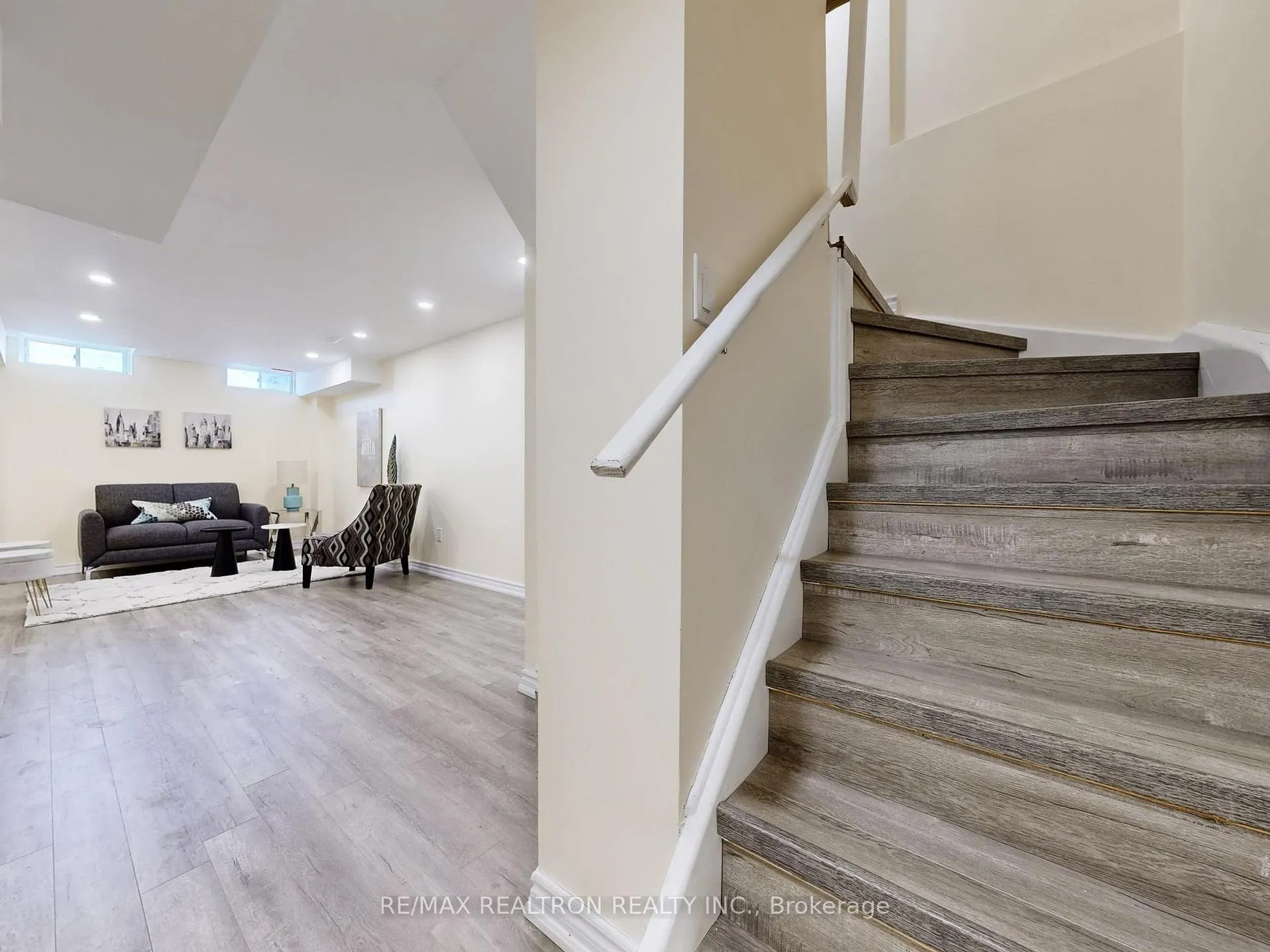 Photo 37 of 90 Shrewsbury Drive, Whitby, Brooklin — HOMEH