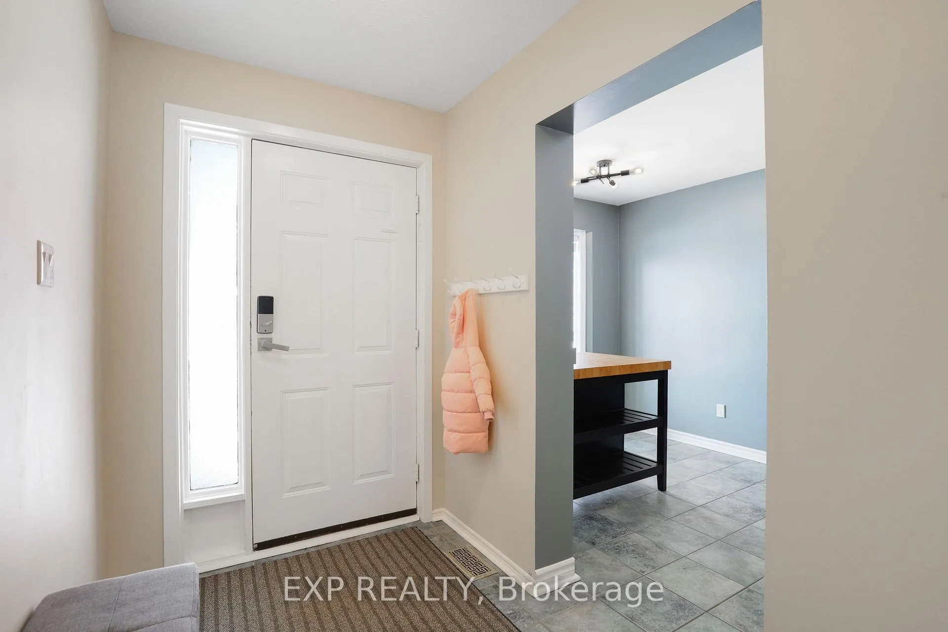 Photo 3 of 39 Barra Avenue, Ottawa, Kanata - Glencairn/Hazeldean — HOMEH