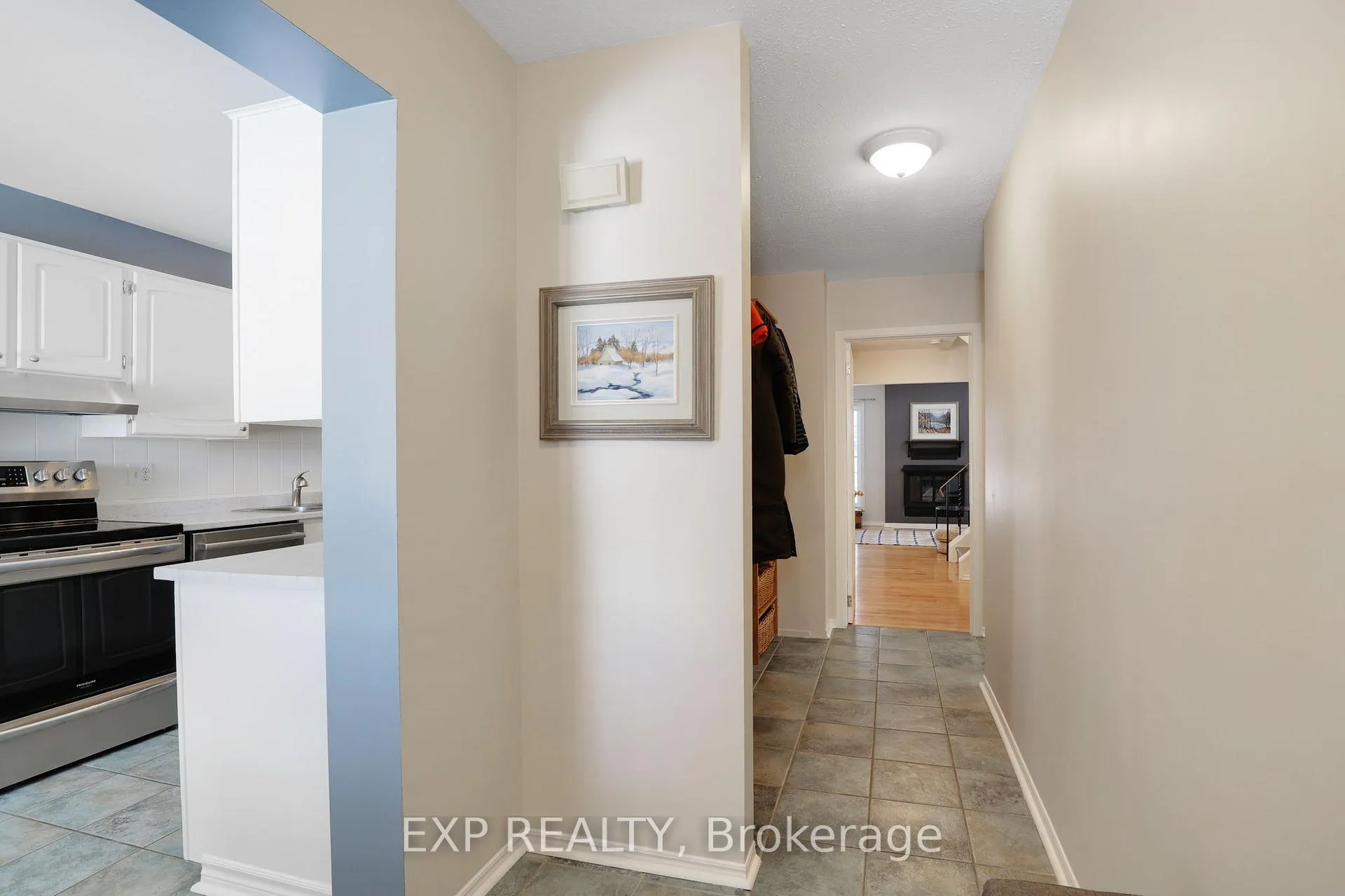 Photo 5 of 39 Barra Avenue, Ottawa, Kanata - Glencairn/Hazeldean — HOMEH