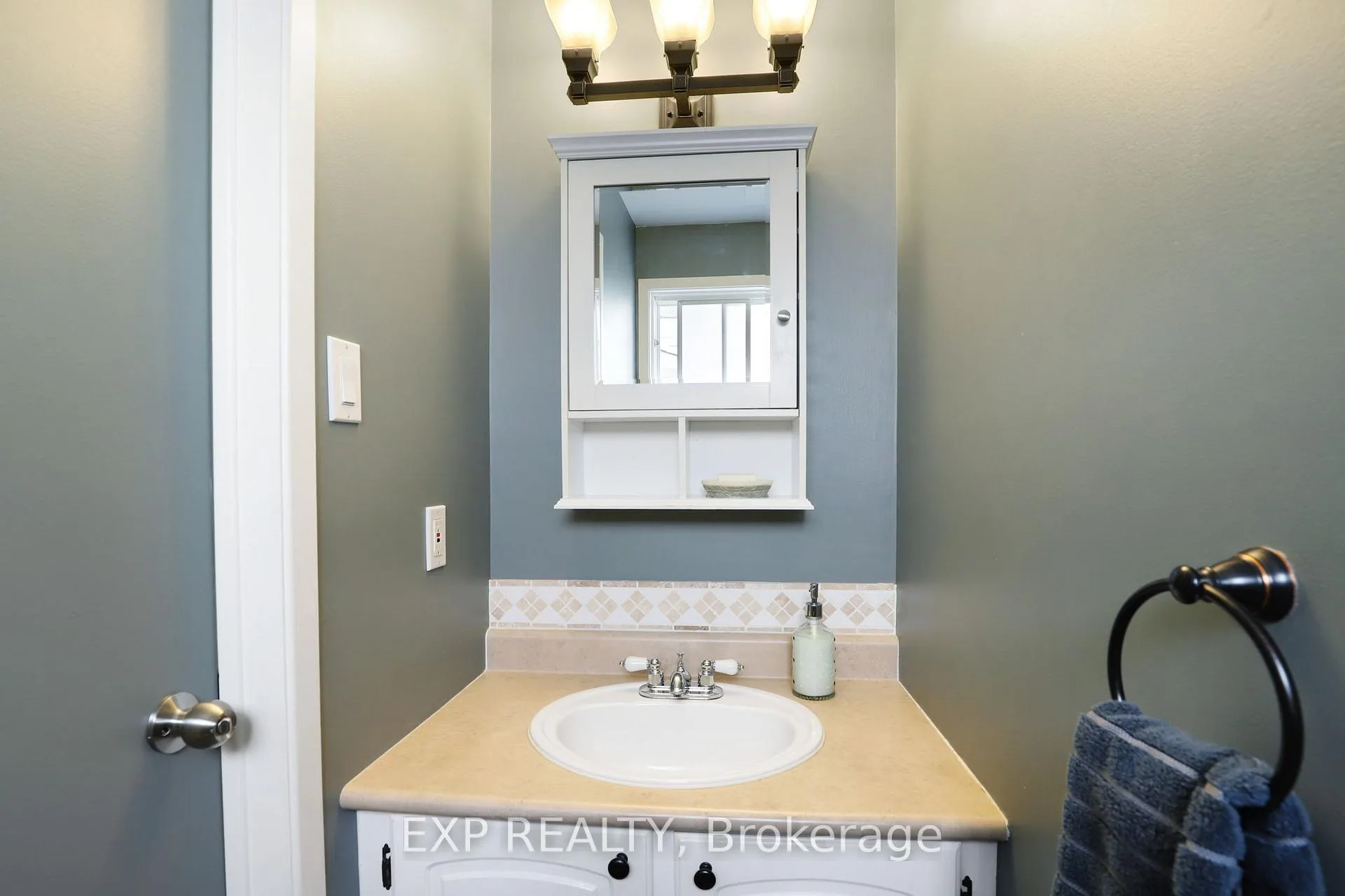 Photo 17 of 39 Barra Avenue, Ottawa, Kanata - Glencairn/Hazeldean — HOMEH