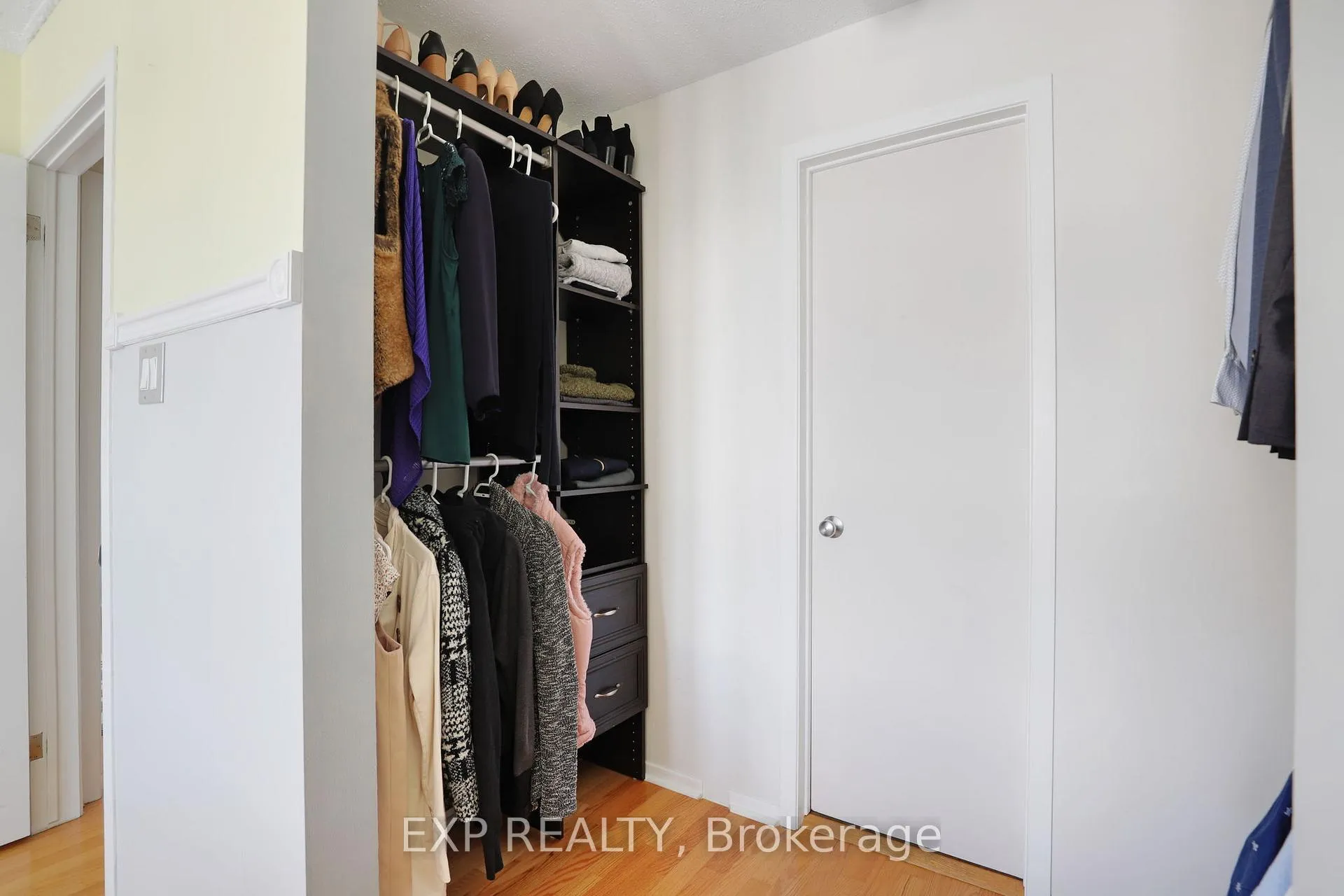 Photo 25 of 39 Barra Avenue, Ottawa, Kanata - Glencairn/Hazeldean — HOMEH