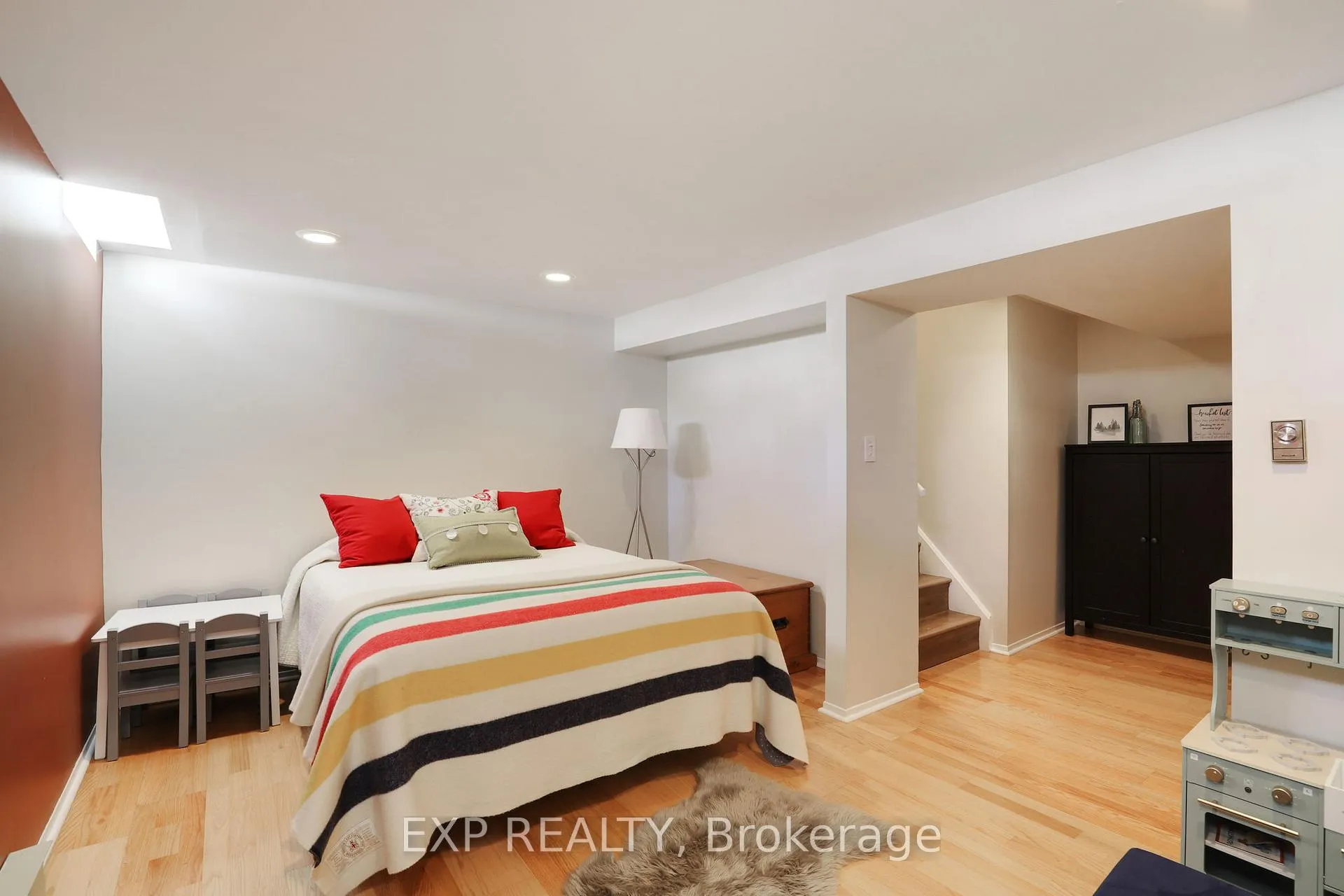 Photo 27 of 39 Barra Avenue, Ottawa, Kanata - Glencairn/Hazeldean — HOMEH