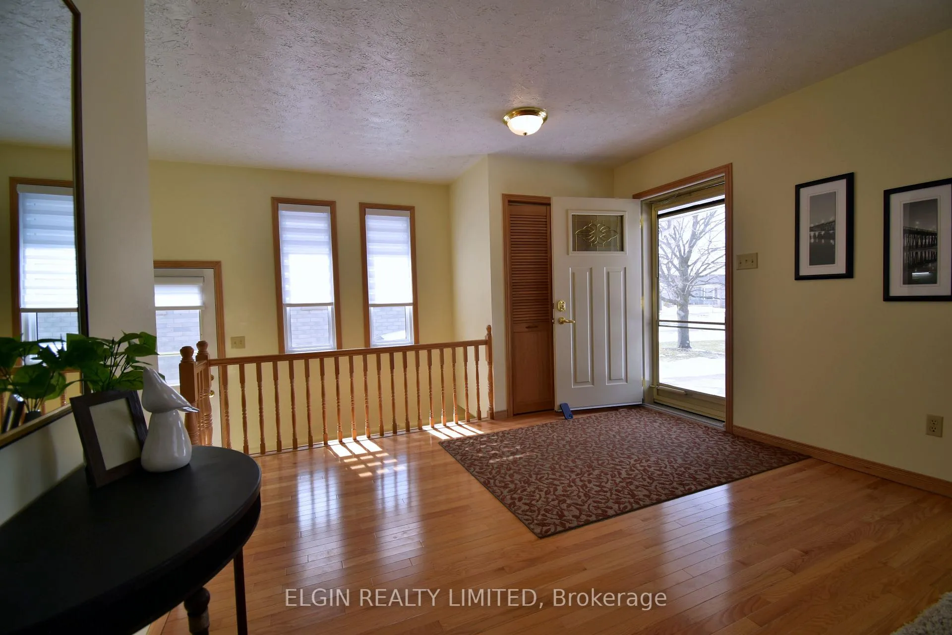 Photo 7 of 10 Palmer Court, St. Thomas — HOMEH
