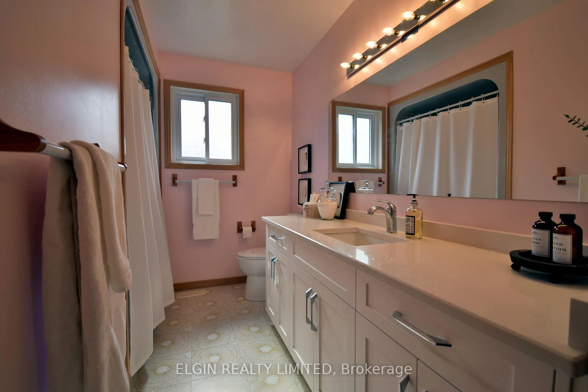 Photo 13 of 10 Palmer Court, St. Thomas — HOMEH