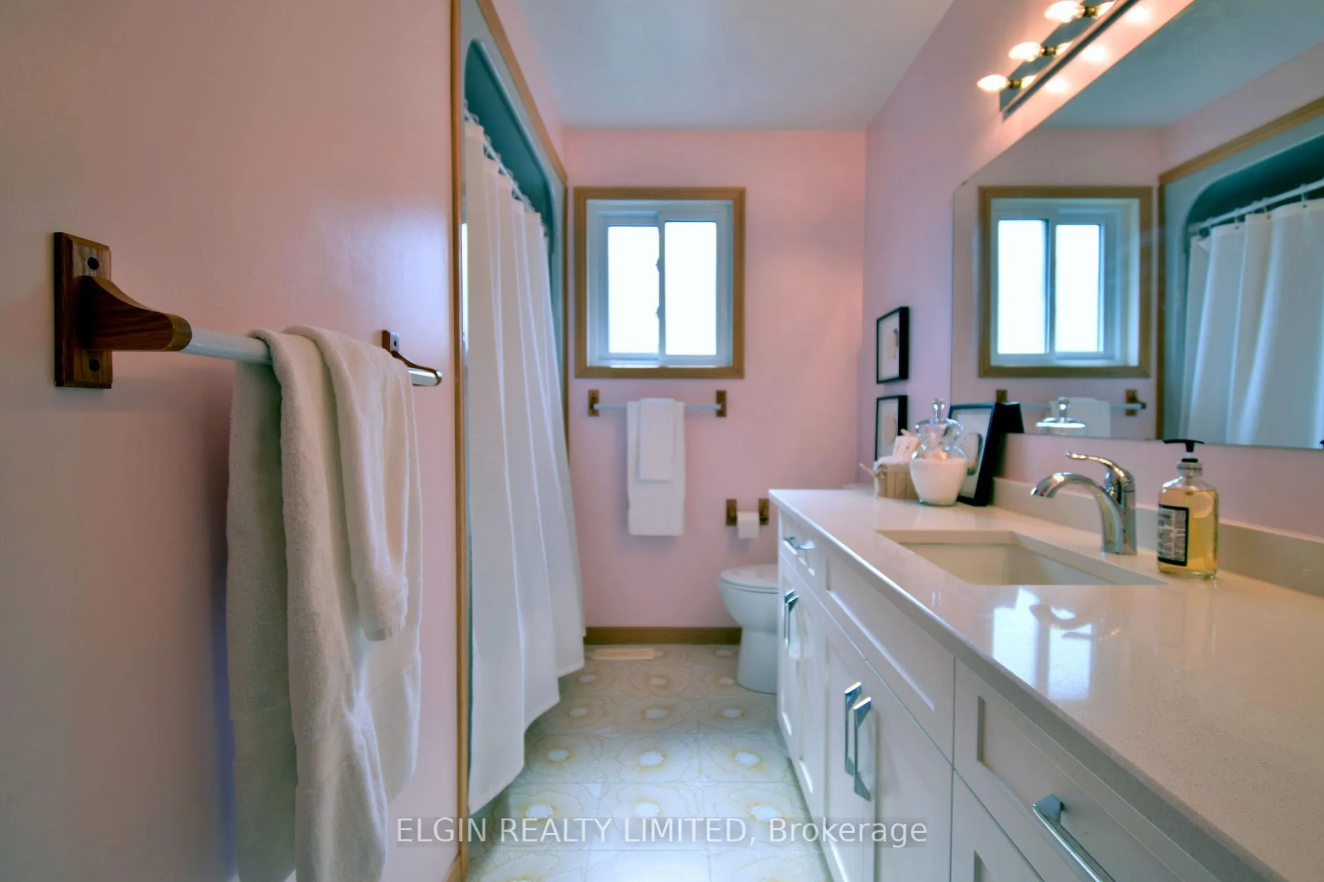 Photo 14 of 10 Palmer Court, St. Thomas — HOMEH