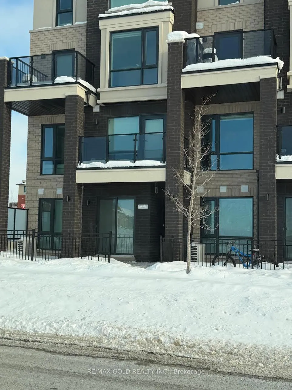 Front of Unit 1, 5 Romilly Avenue