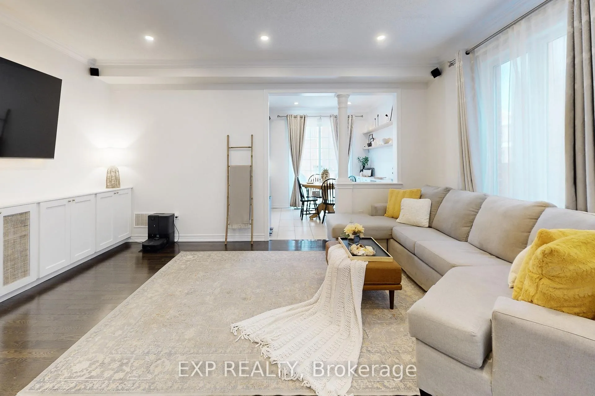 Photo 2 of 61 Buchanan Crescent, Brampton, Credit Valley — HOMEH