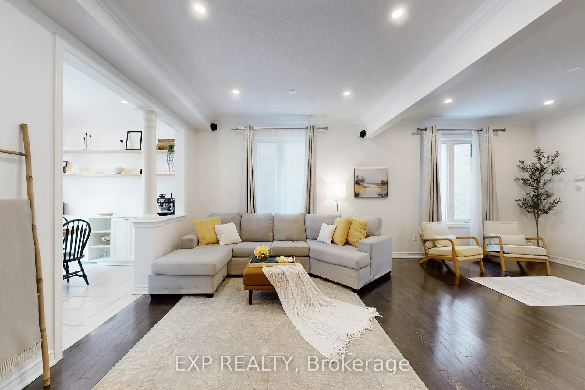 Photo 3 of 61 Buchanan Crescent, Brampton, Credit Valley — HOMEH